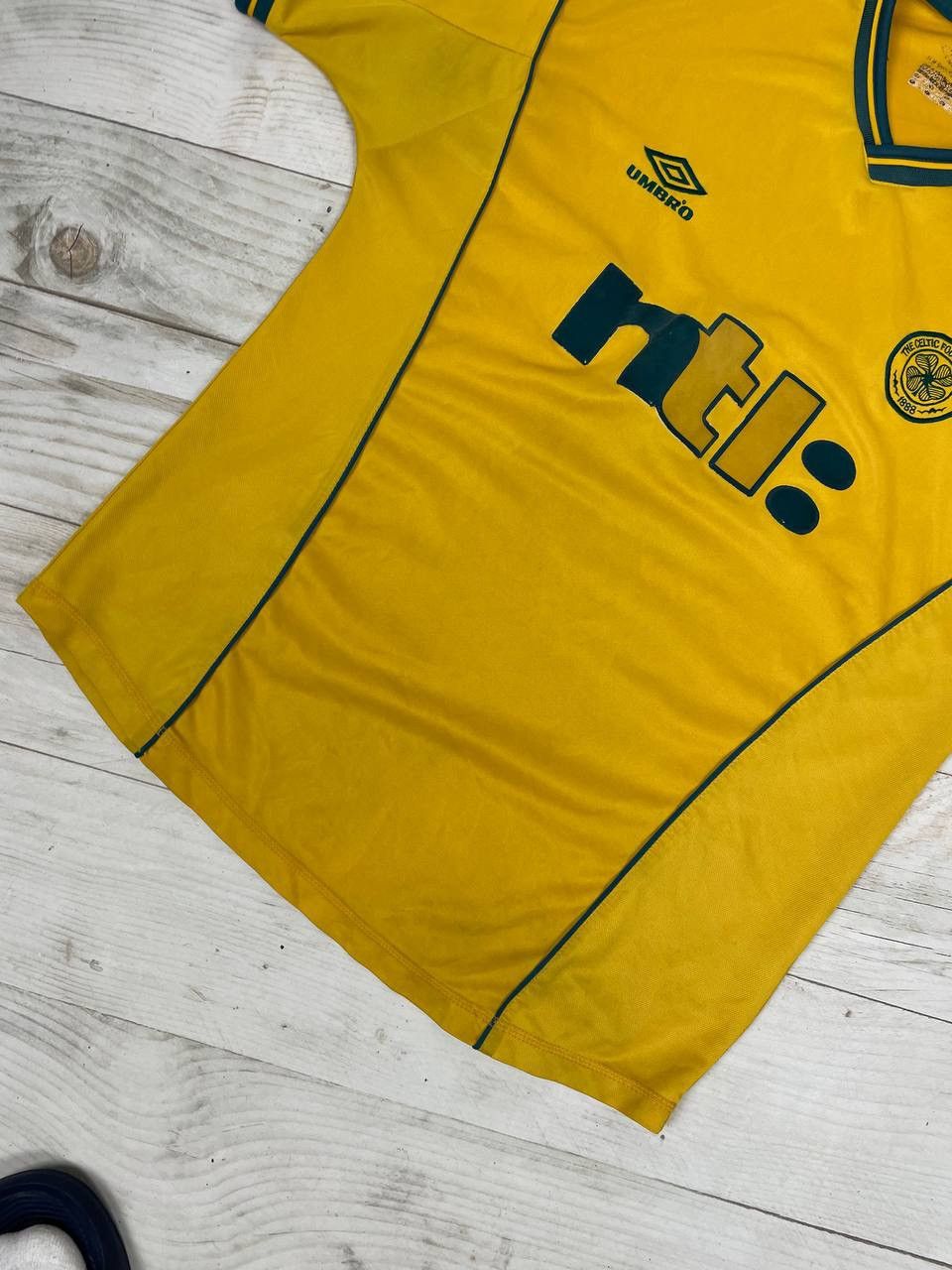 Umbro Vintage Umbro Celtic 2000 2002 Away Football Shirt Jersey Size US XL / EU 56 / 4 - 3 Thumbnail
