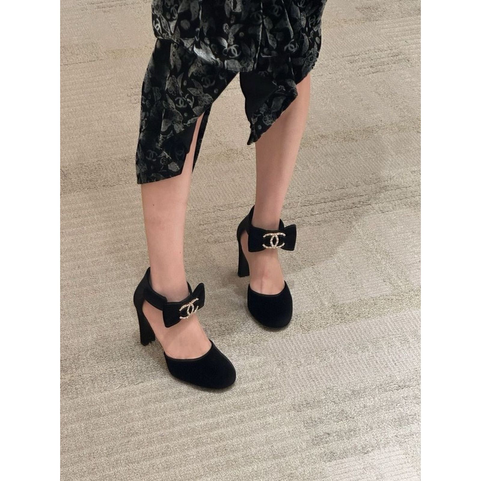 Chanel Chanel 24K Black Velvet Crystal CC Logo Mary Jane Pump 42 Size US 11 / IT 41 - 5 Thumbnail