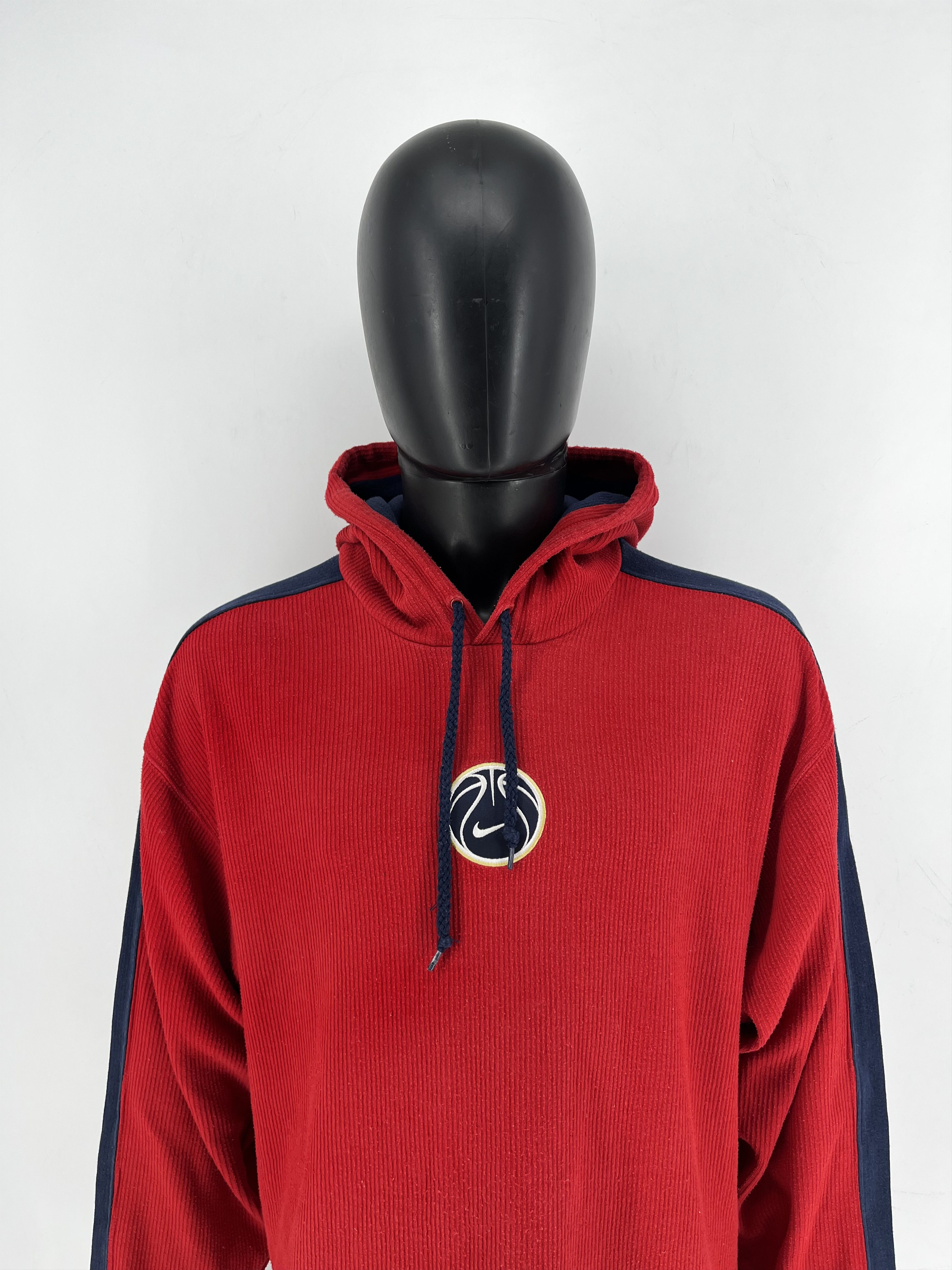Nike Rare Vintage Nike Hoodie – Essential 2000s Streetwear (L) Size US L / EU 52-54 / 3 - 6 Thumbnail