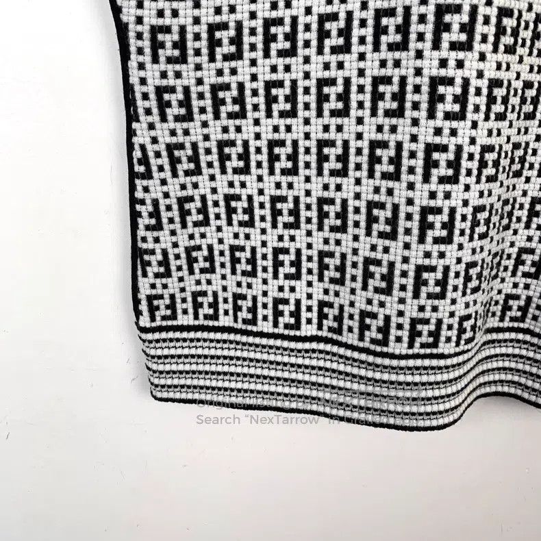 Fendi Fendi Black and white color-block floral pattern round-nec Size XS / US 0-2 / IT 36-38 - 4 Thumbnail
