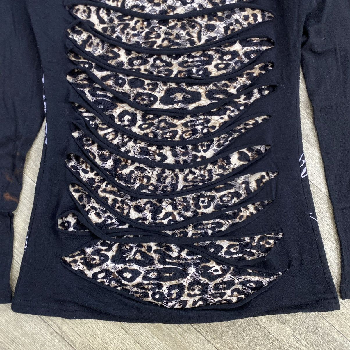 If Six Was Nine 2000s MKR Studded Leopard Poem Punk Lgb Gothic Longsleeve Size US S / EU 44-46 / 1 - 12 Thumbnail