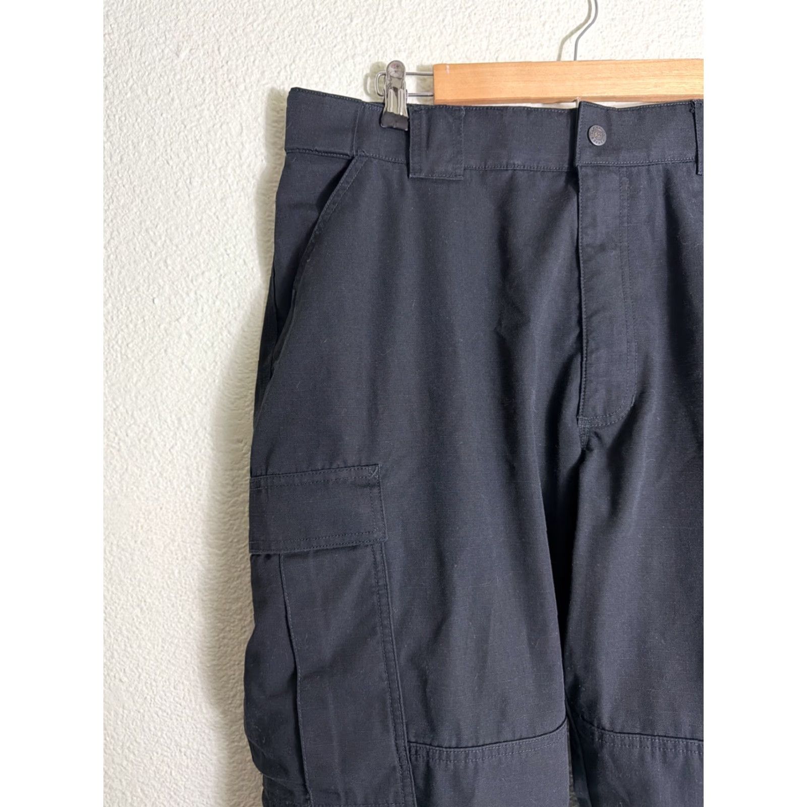 Vintage 5.11 Tactical TDU Cargo Pants Mens XL Black Ripstop Style #74003 Size US 36 / EU 52 - 4 Thumbnail