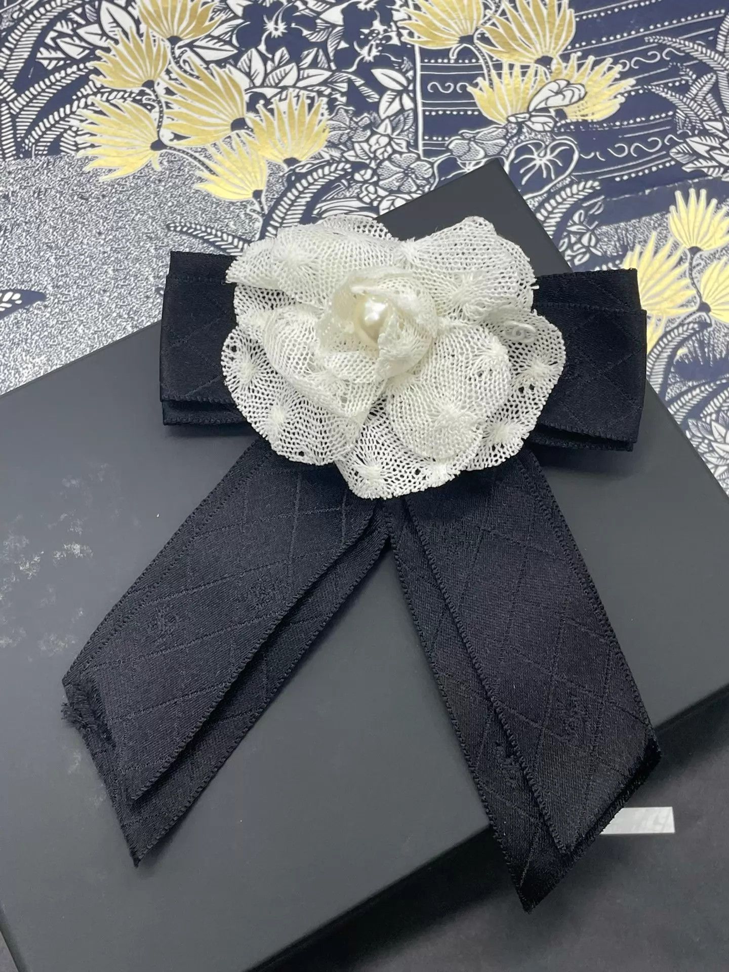 Chanel Chanel Black & White Camellia Bow Brooch Classic Size ONE SIZE - 1 Thumbnail