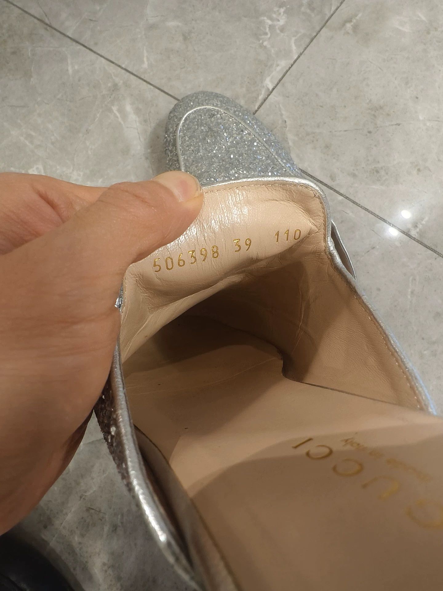 Gucci Gucci Authentic Silver Sequin Slippers 39 (Fits 38) Like new Size US 8.5 / IT 38.5 - 8 Thumbnail