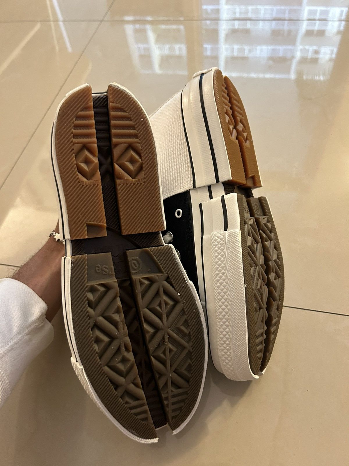 Converse × Feng Chen Wang Converse x feng Chen wang Size US 8 / EU 41 - 5 Thumbnail