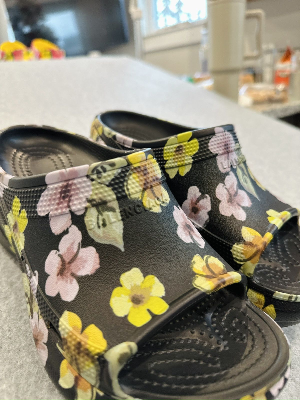Balenciaga × Crocs Rare sold out collab with Balenciaga x Crocs Size US 6 / IT 36 - 6 Thumbnail