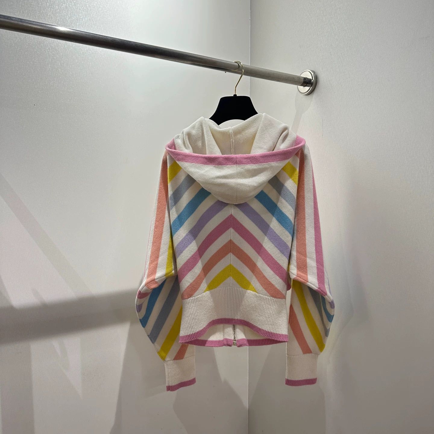 Chanel Chanel Cruise Rainbow Stripe Cashmere Jacket Women's 36 Size XS / US 0-2 / IT 36-38 - 2 Thumbnail