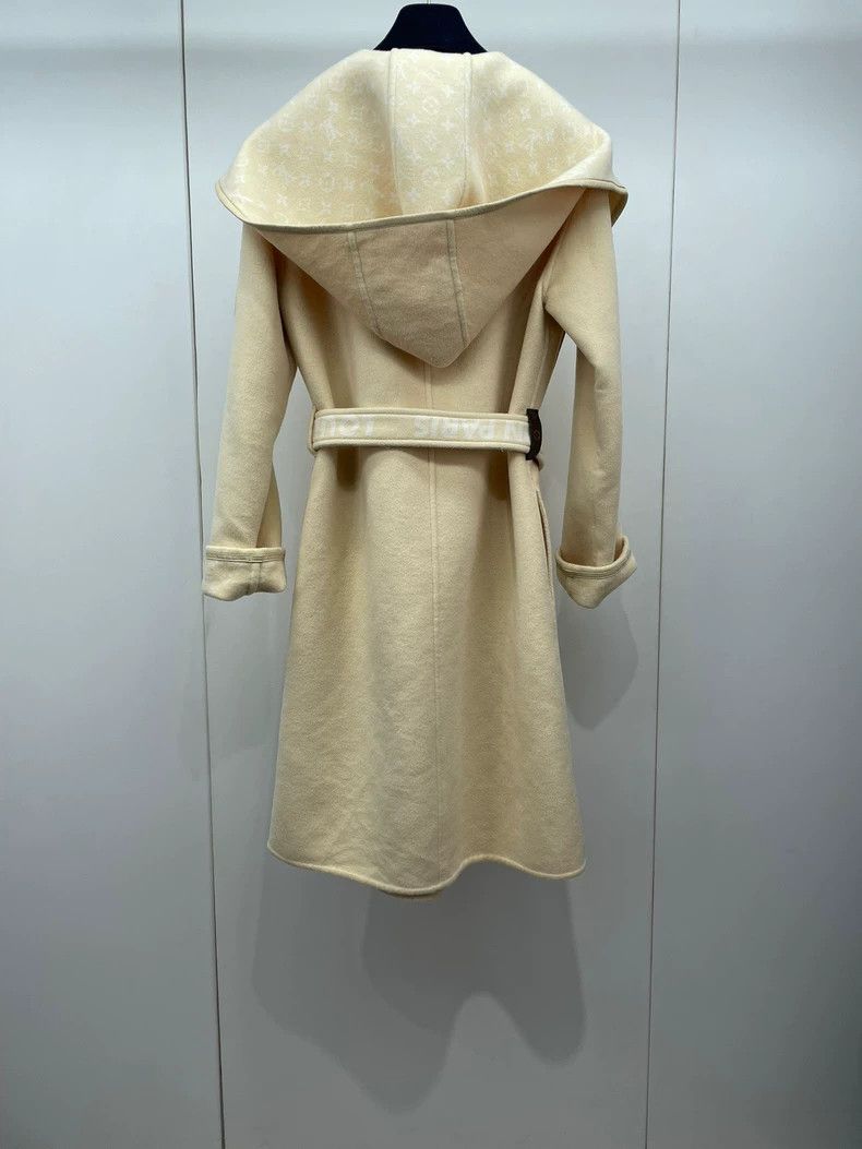 Louis Vuitton Louis Vuitton Old Flower Bright Yellow Bathrobe coat Size XXS / US 00 / IT 34 - 2 Thumbnail