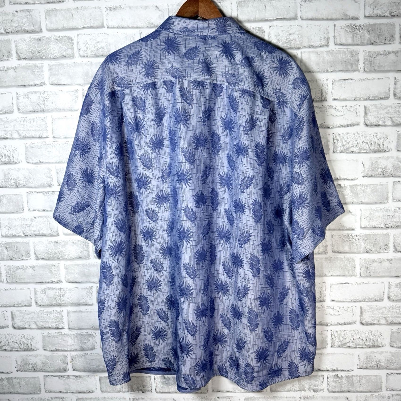 Tommy Bahama Tommy Bahama Hawaiian Shirt Mens Size 2XL The Coconut Point Blue Leaf Print Size US XXL / EU 58 / 5 - 5 Thumbnail