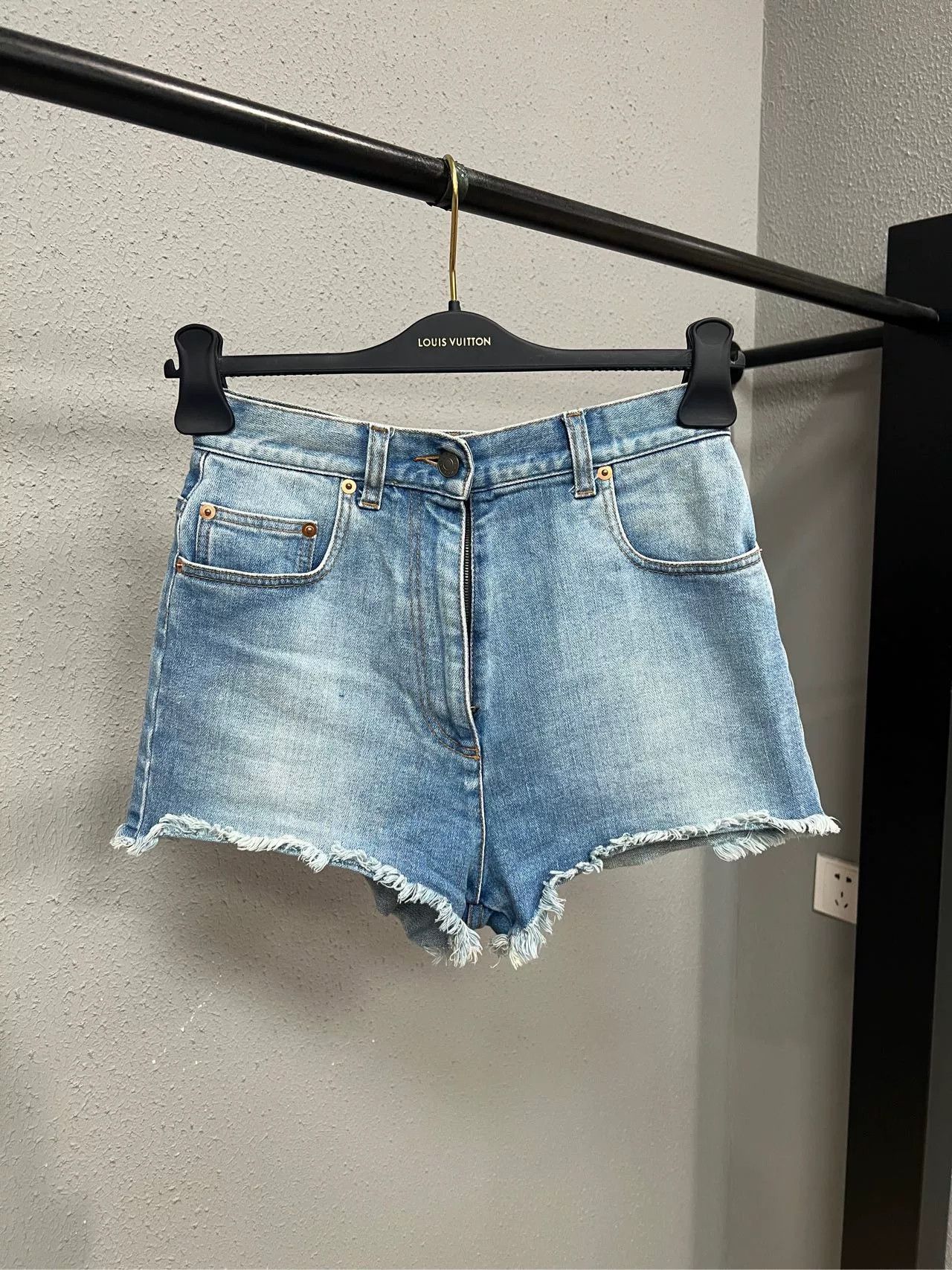 Gucci gucci cherry denim shorts size 27 Size 27" / US 4 / IT 40 - 1 Thumbnail