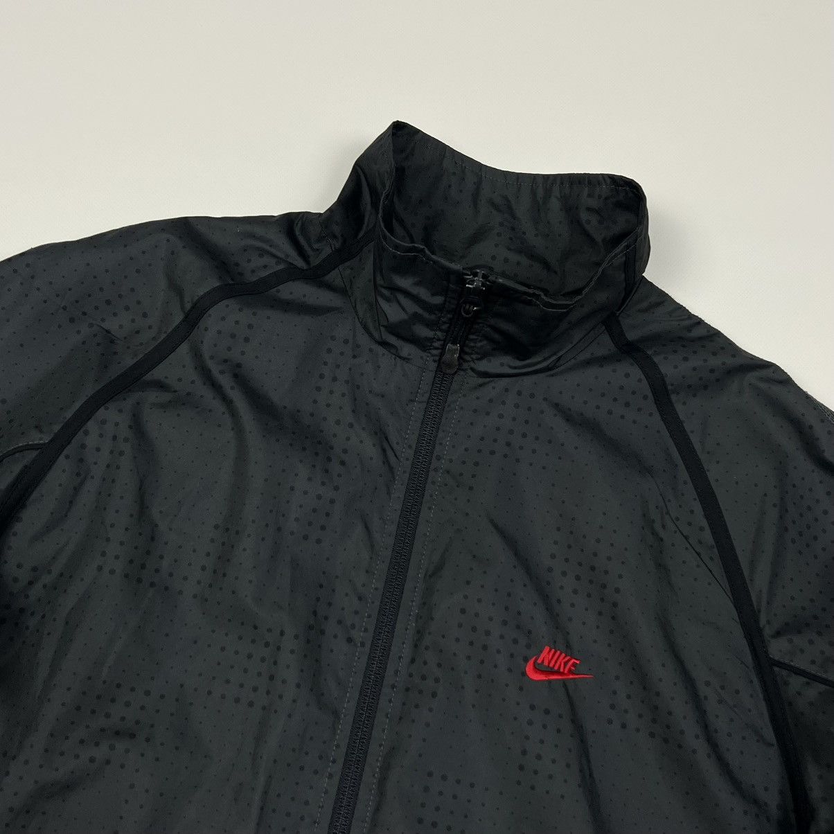 Nike Vintage Nike Black Nylon Y2K Zip Track Jacket Size M Size US M / EU 48-50 / 2 - 8 Thumbnail