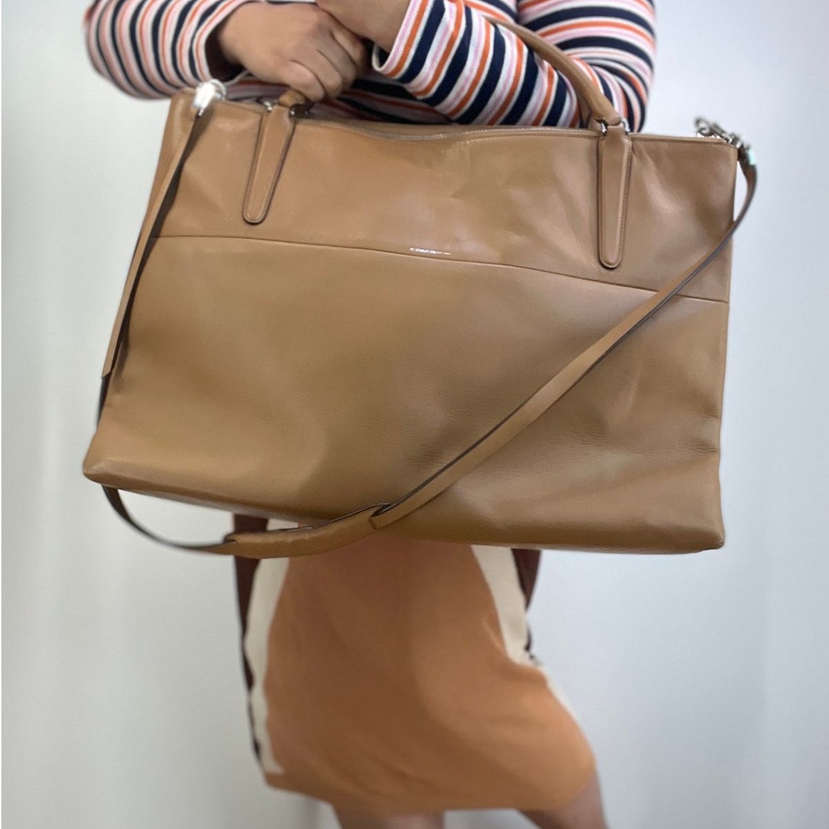 Coach Coach XL Borough Bag Camel Glove Tan Leather Handbag Purse Size ONE SIZE - 2 Thumbnail