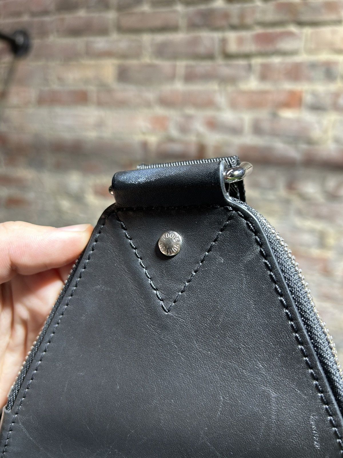 Louis Vuitton Louis Vuitton Black Sling Bag Size ONE SIZE - 5 Thumbnail