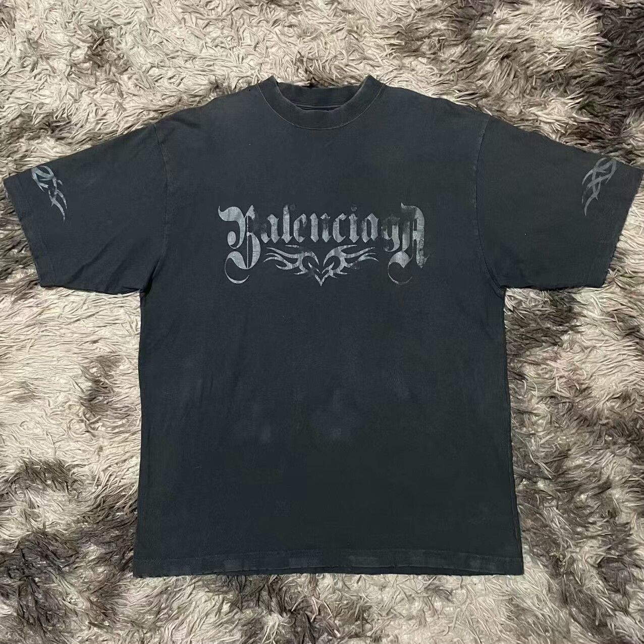 Balenciaga balenciaga distressed graphic short sleeve t-shirt Size US S / EU 44-46 / 1 - 1 Thumbnail