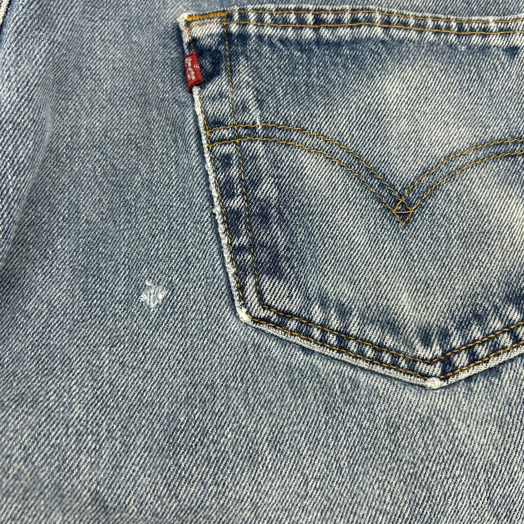 Levi's VINTAGE Levi's 501 Jeans Mens 36x30 Blue Straight Light Wash Distressed UK 90s Mens Size US 36 / EU 52 - 4 Thumbnail