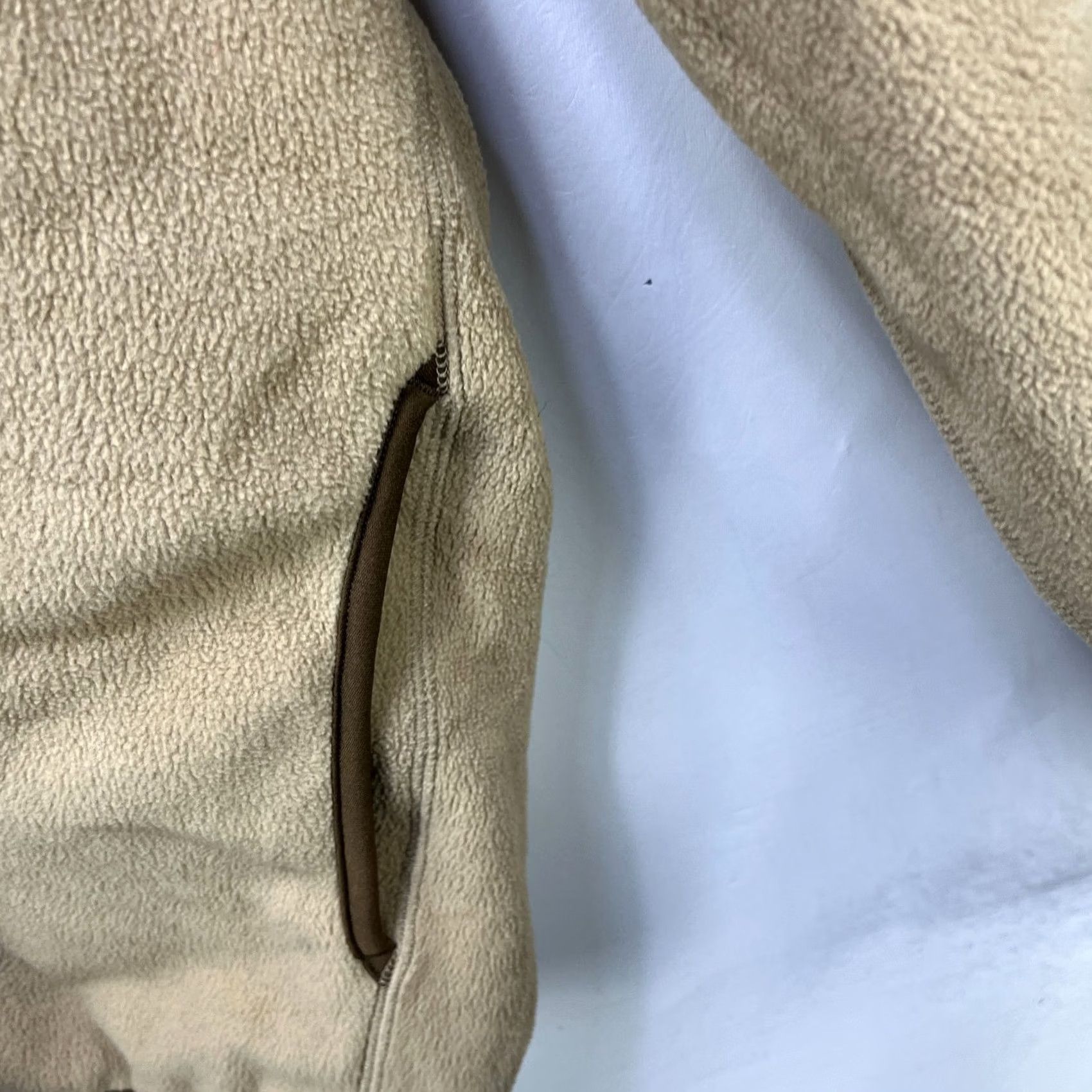 Uniqlo VINTAGE Uniqlo Sweater Beige M Regular Fleece Button Pullover Casual Mens Winter Fall Camouflage Pattern Size US M / EU 48-50 / 2 - 5 Thumbnail