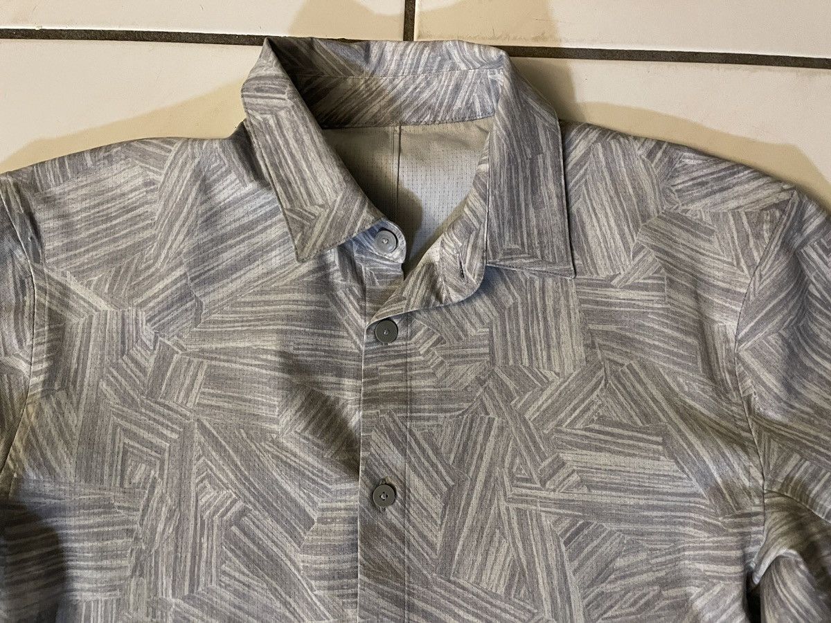 Lululemon Lululemon Airing Easy Shirt Small Gray Floral Pattern Vented Size US S / EU 44-46 / 1 - 2 Thumbnail