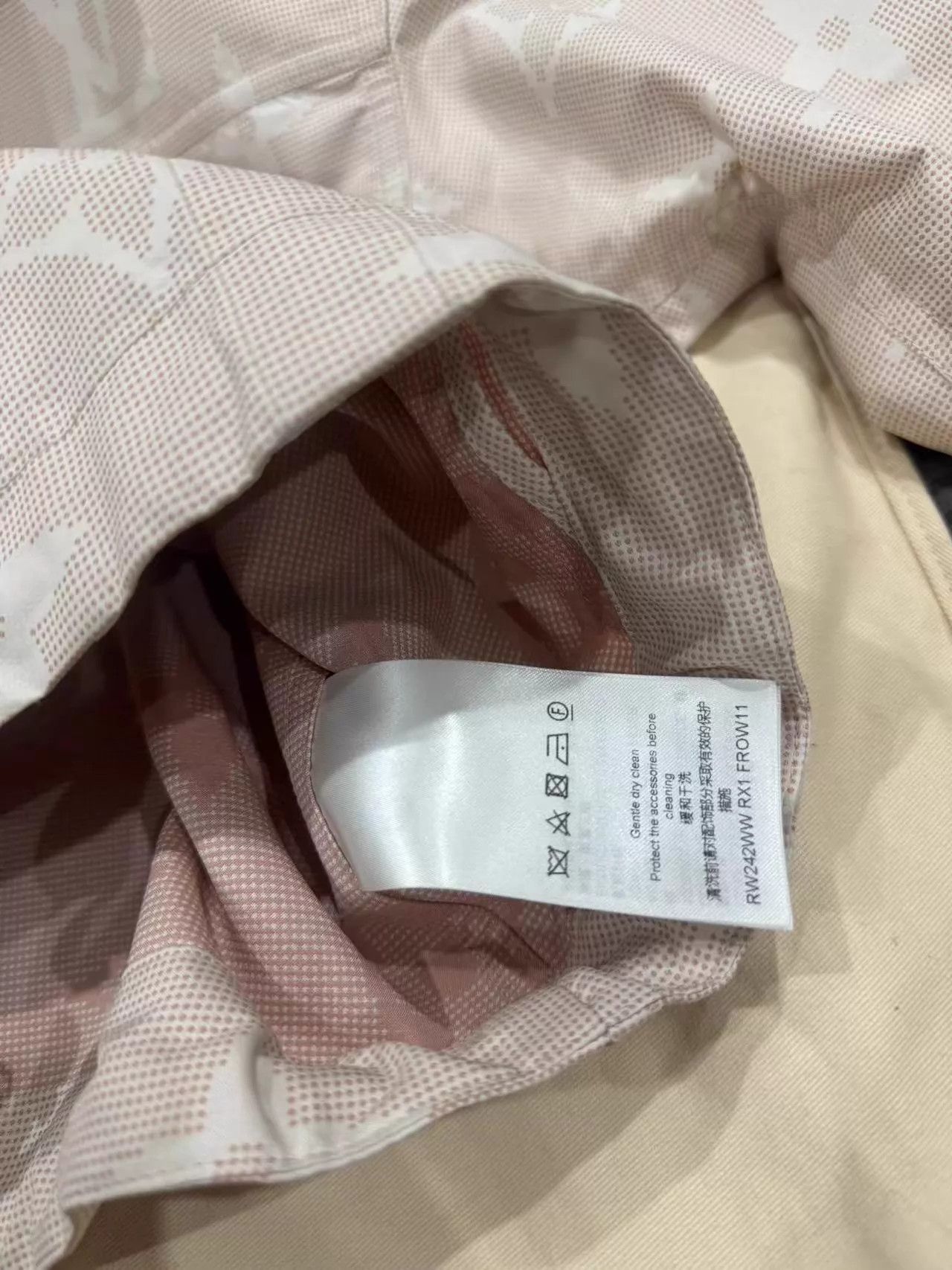 Louis Vuitton LV Latest Pink Shell Jacket 38 Worn Once Hood Zips Size S / US 4 / IT 40 - 3 Thumbnail