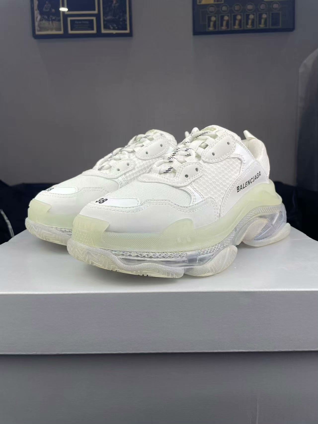 Balenciaga Balenciaga Clear White Lowtop Sneakers 38 Men Size US 6 / EU 39 - 1 Thumbnail