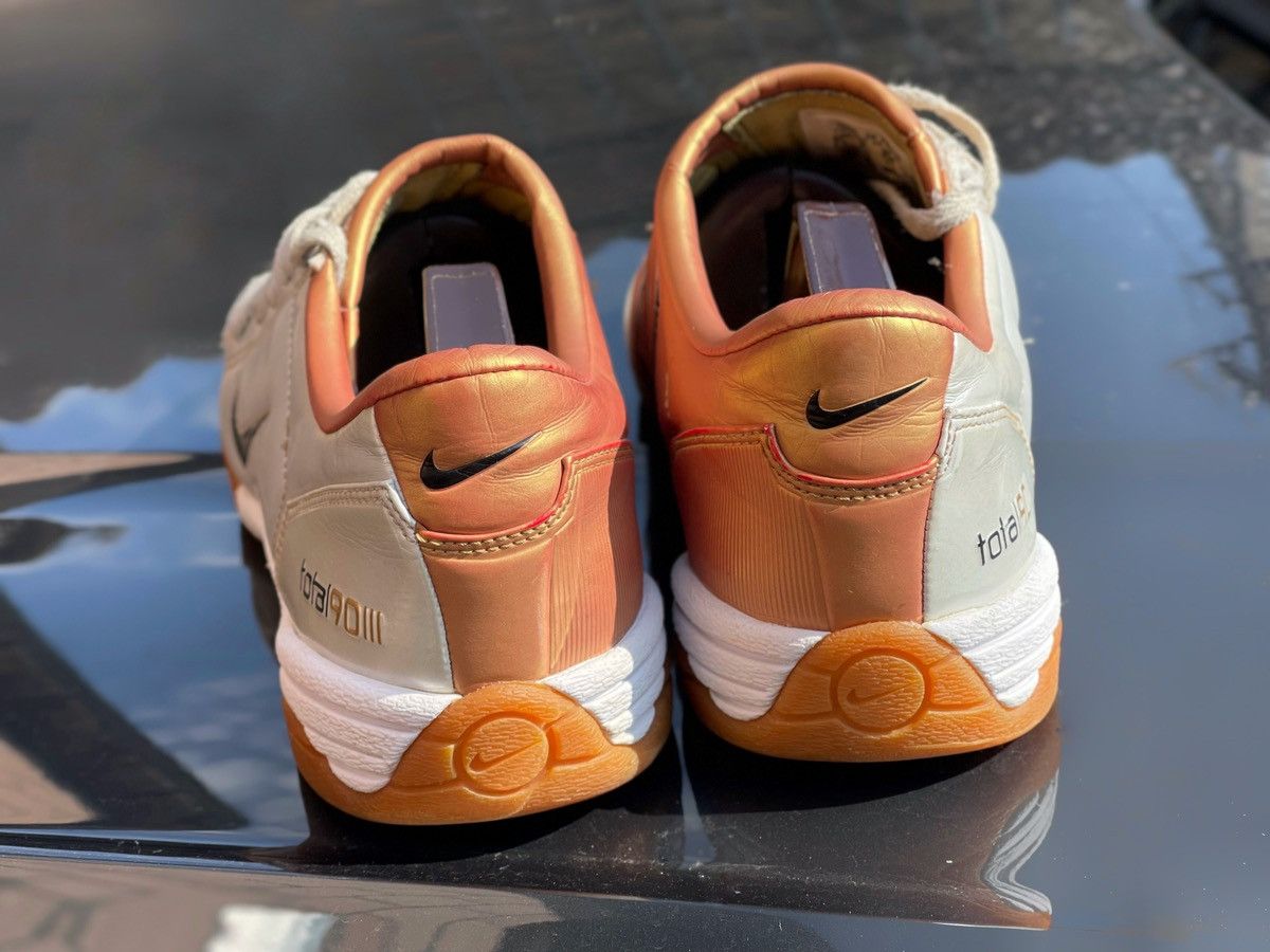 Vintage Nike Total 90 III IC Indoor Shoes Gold 9.5US Air zoom Size US 9.5 / EU 42-43 - 6 Thumbnail