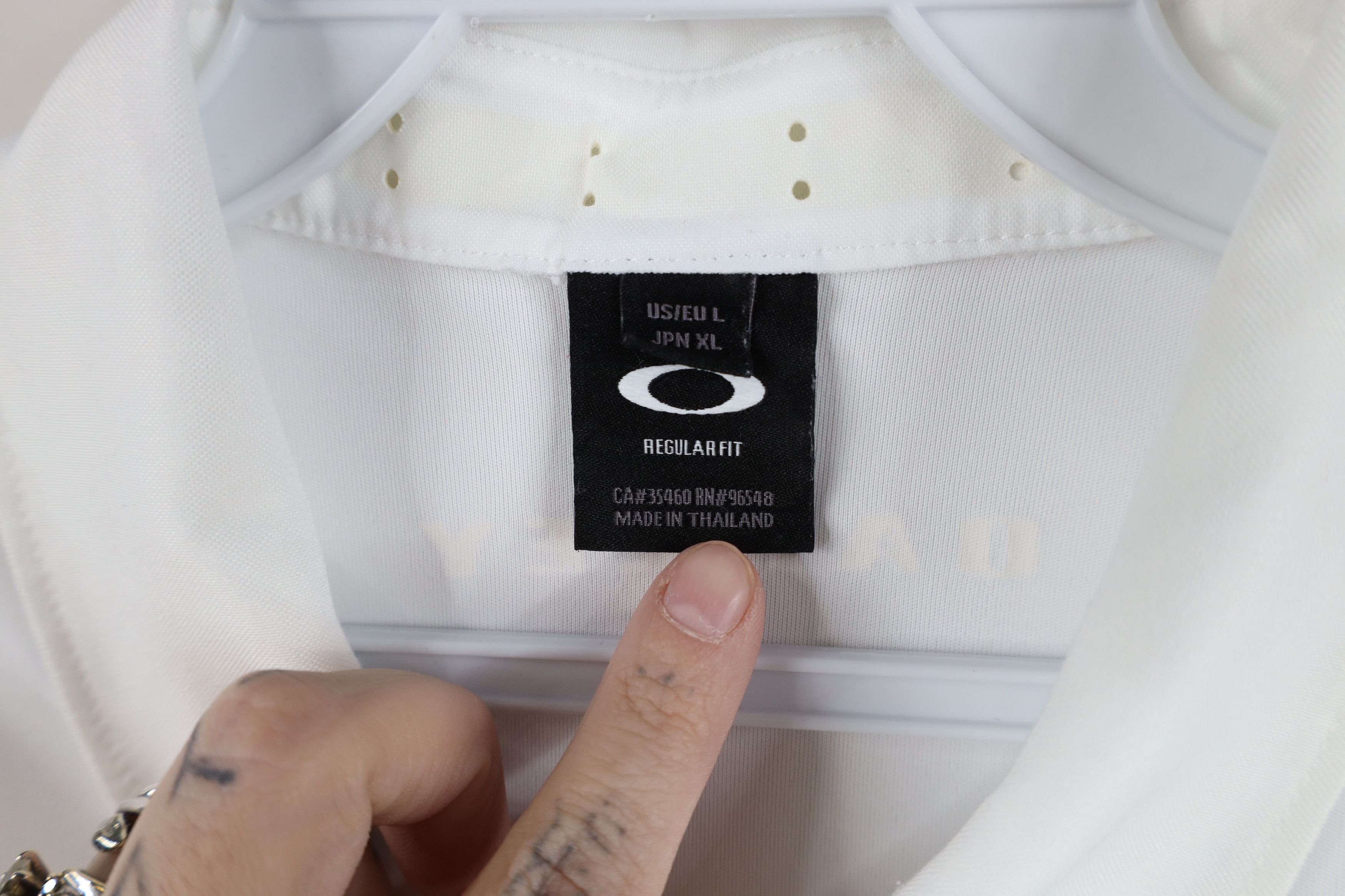 Oakley Vintage Oakley Center O Logo Collared Golf Polo Shirt White Size US L / EU 52-54 / 3 - 7 Thumbnail