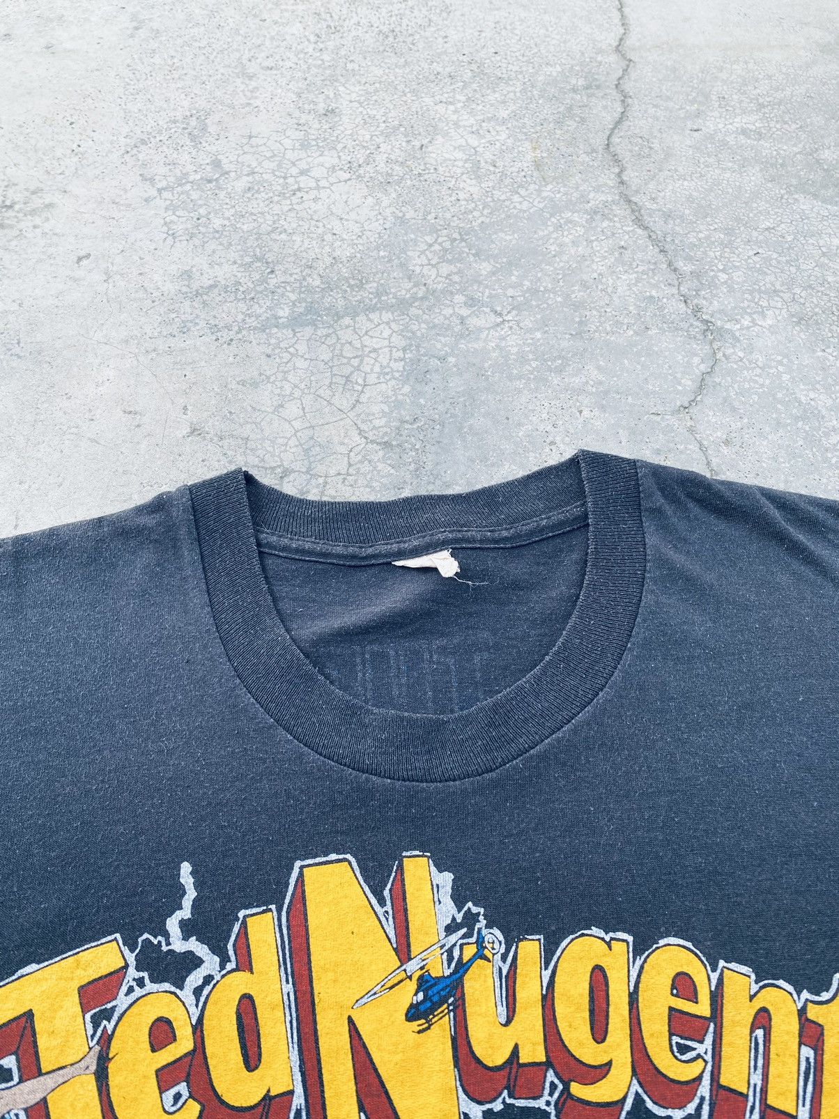 Band Tees Vintage 80s Ted Nugent Band Tees Rare Size US M / EU 48-50 / 2 - 11 Thumbnail