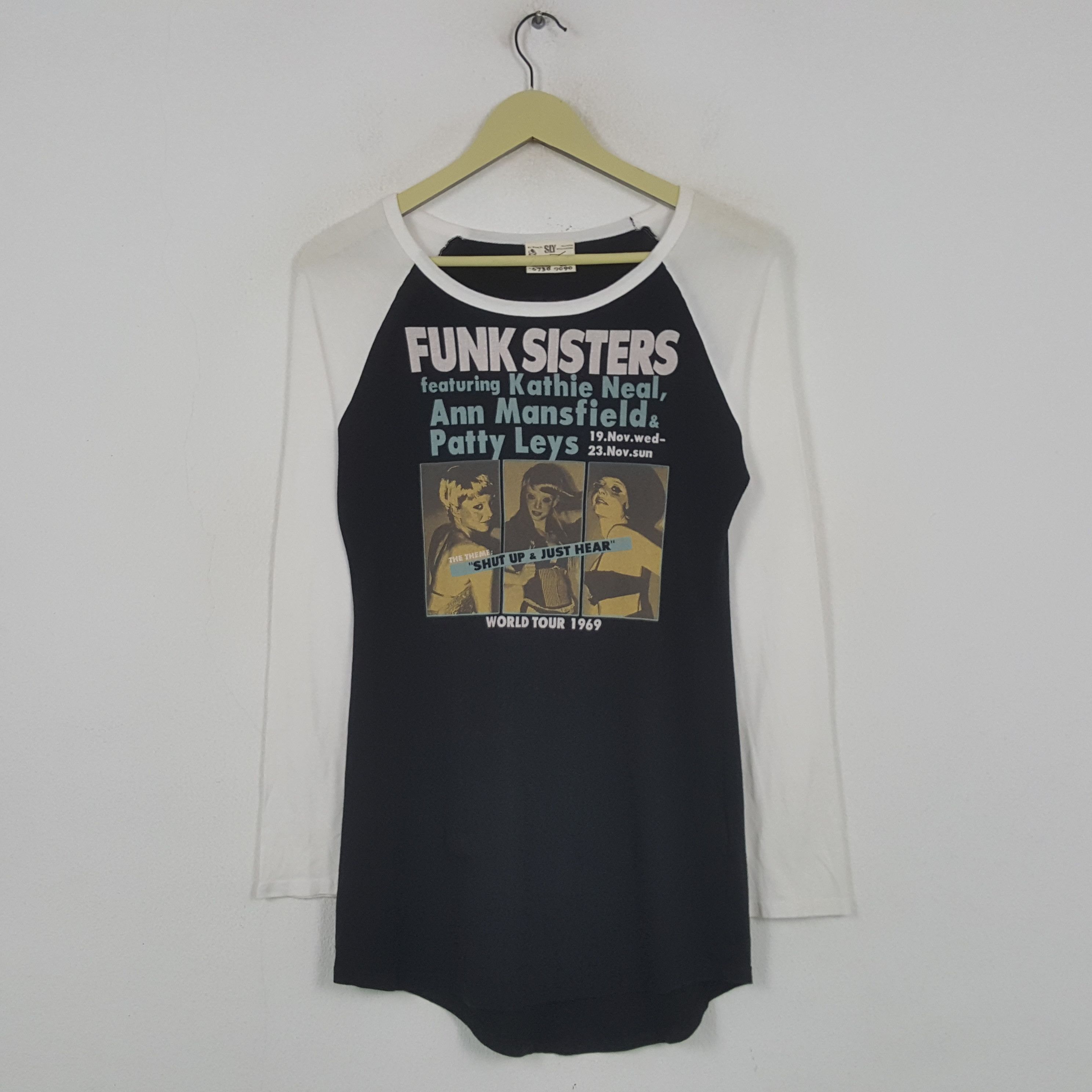 Band Tees Vintaeg FUNK SISTERS World Tour 1969 T-shirt 31 Size XS / US 0-2 / IT 36-38 - 1 Thumbnail