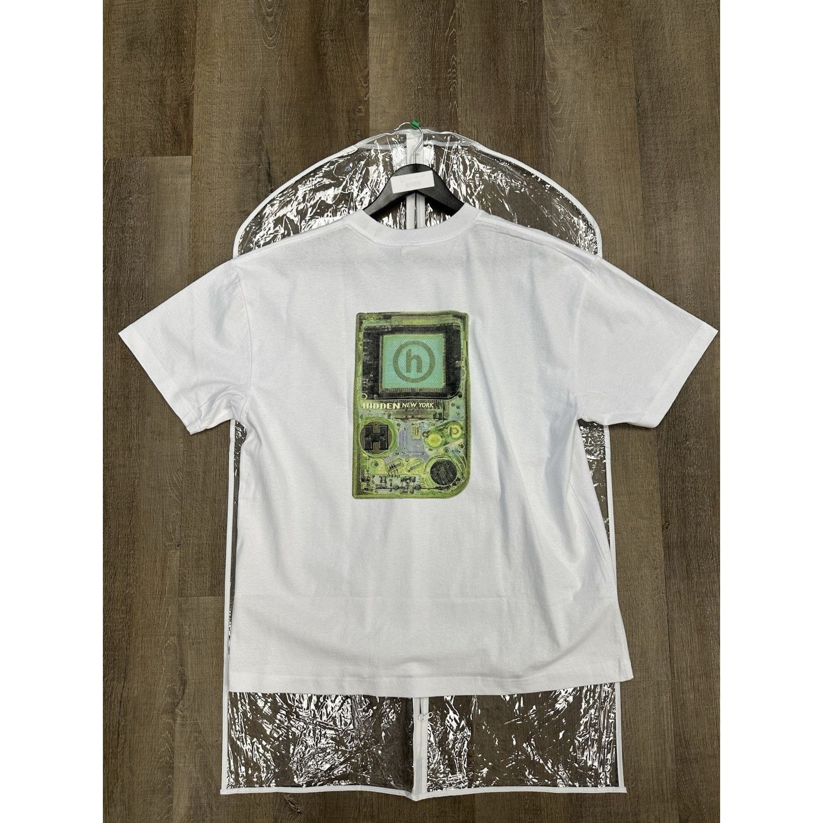 HIDDEN Size XL - Hidden NY Gameboy T-Shirt White Size US XL / EU 56 / 4 - 1 Thumbnail
