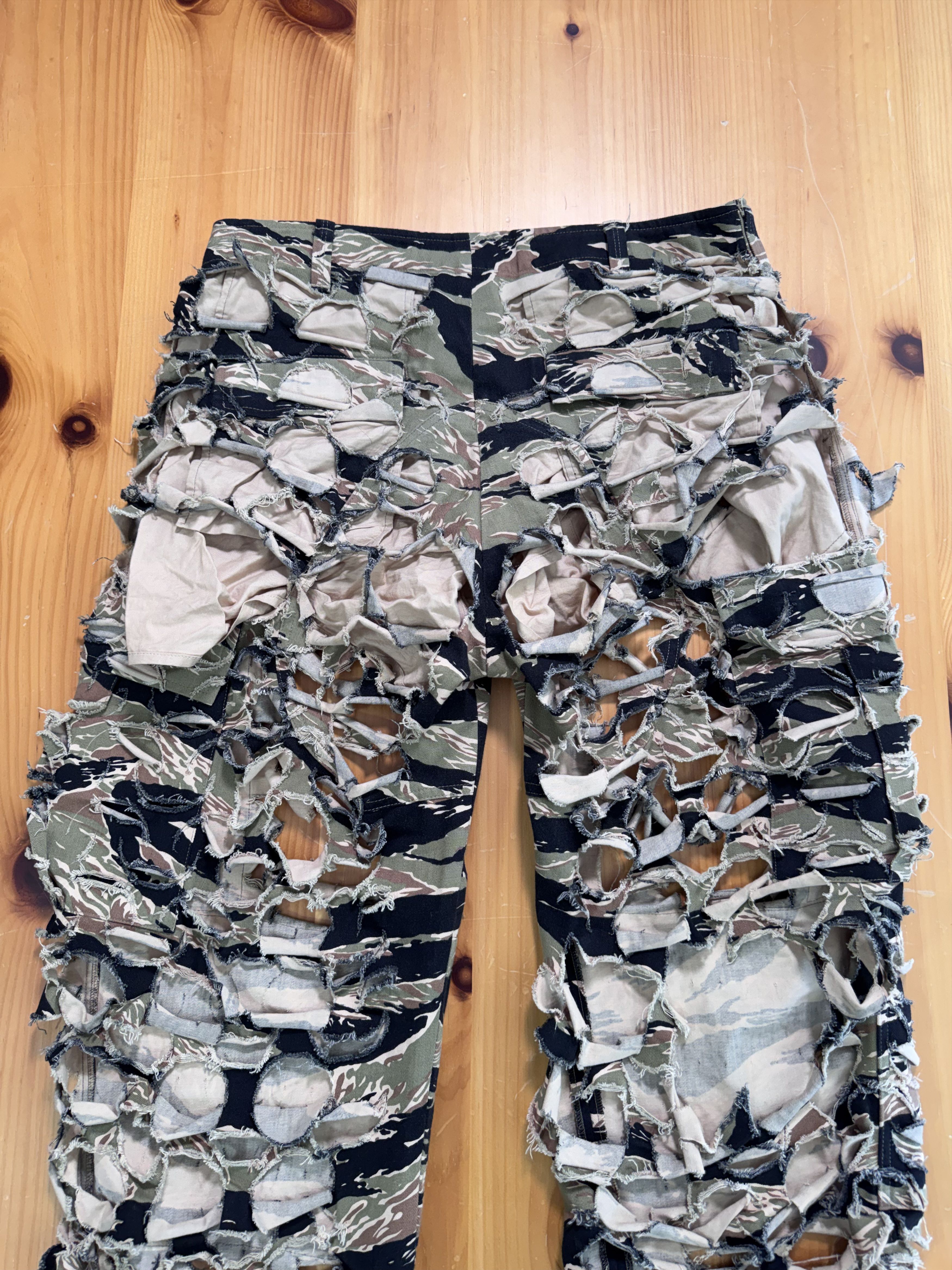 Vetements AW18 Runway Vetements Laser Cut Tiger Camo Cargo Pant Size US 34 / EU 50 - 8 Thumbnail