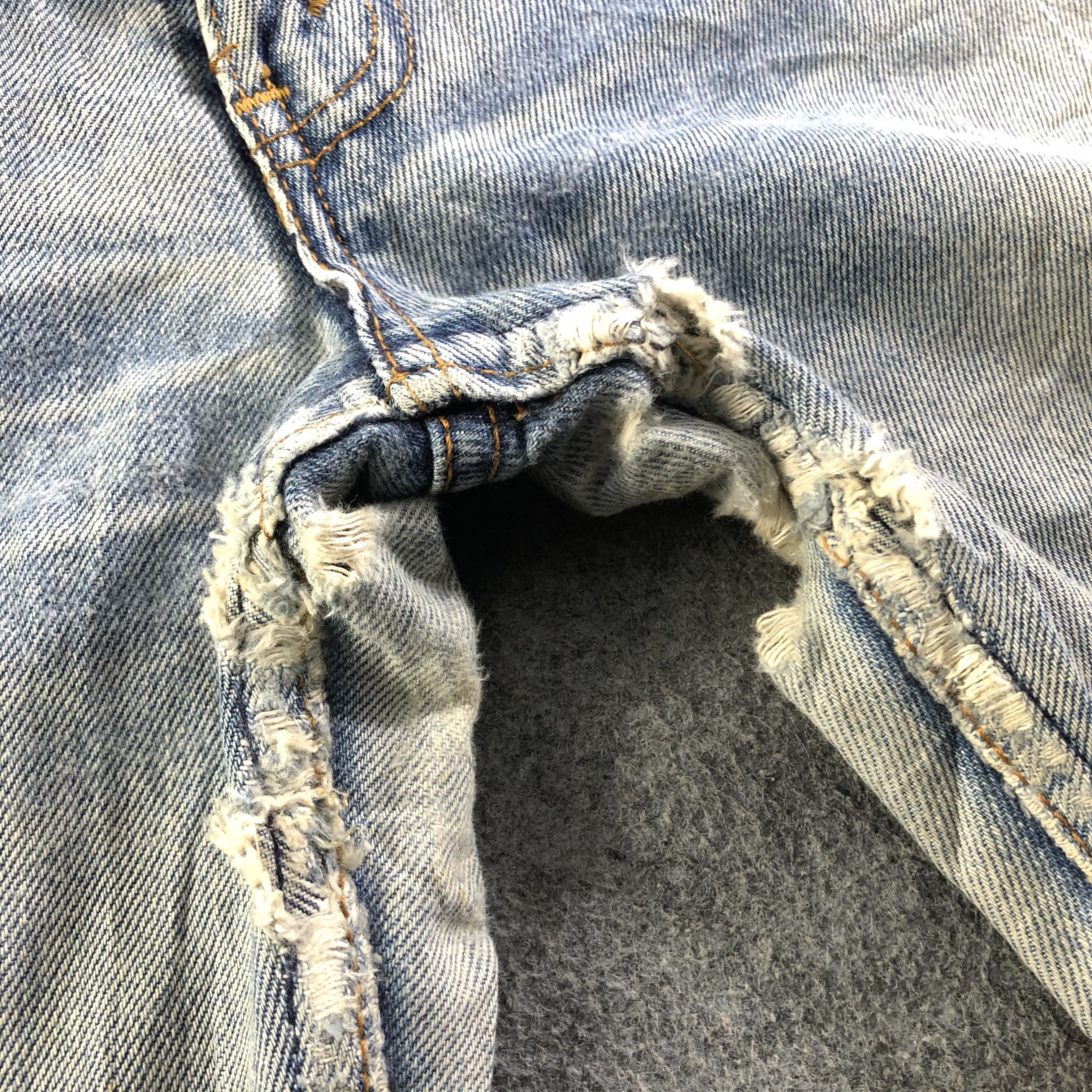 Levi's Vintage Light Wash Levis Jeans-J3975 Size US 30 / EU 46 - 9 Thumbnail