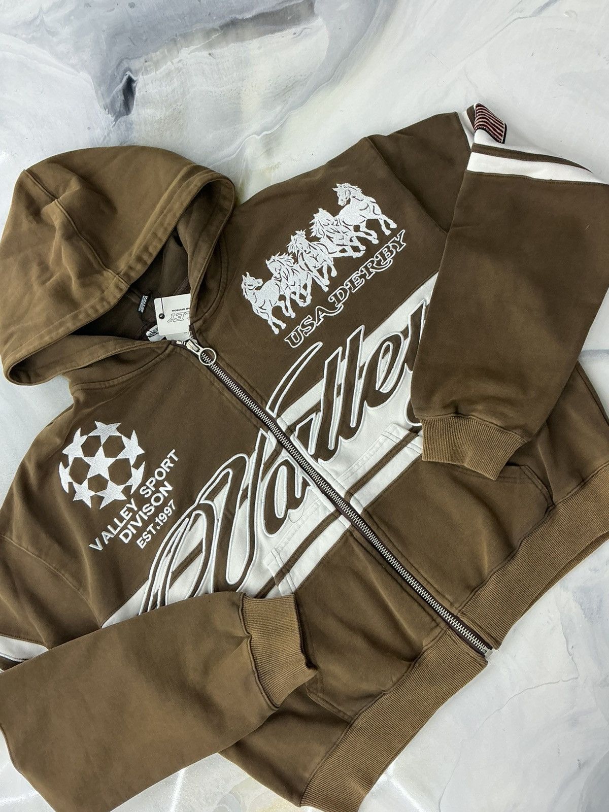 Vale Vale Cursive Zip Up Hoodie Brown White Size XL Size US XL / EU 56 / 4 - 4 Thumbnail