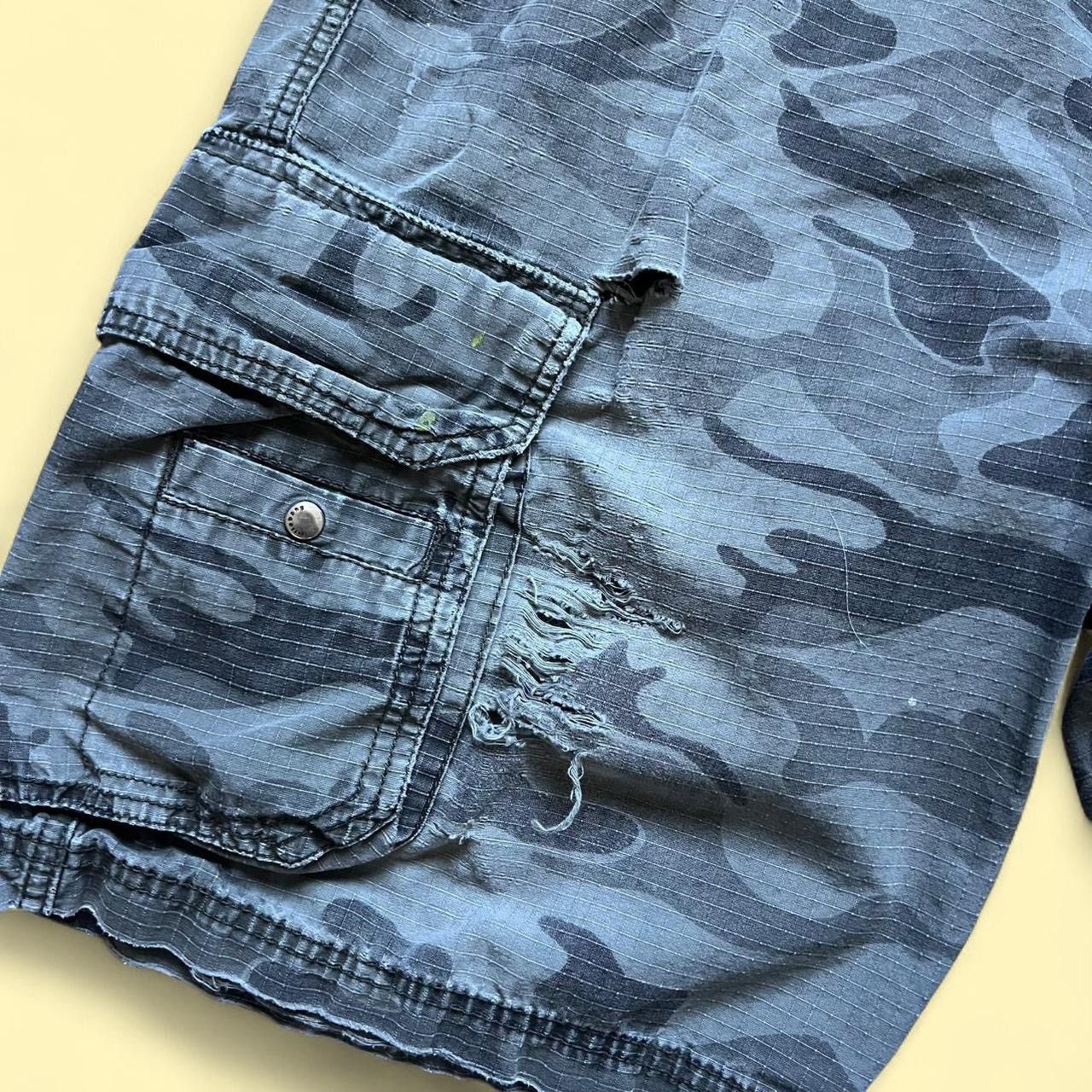 Billabong grayish camo distressed billabong cargo shorts, size 32 Size US 32 / EU 48 - 3 Thumbnail