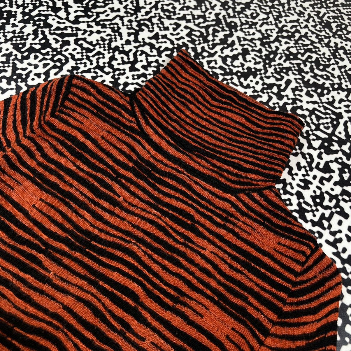 Versace Vintage Y2K Versace Tiger Striped Print Luxury Retro Sweater Size M / US 6-8 / IT 42-44 - 8 Thumbnail