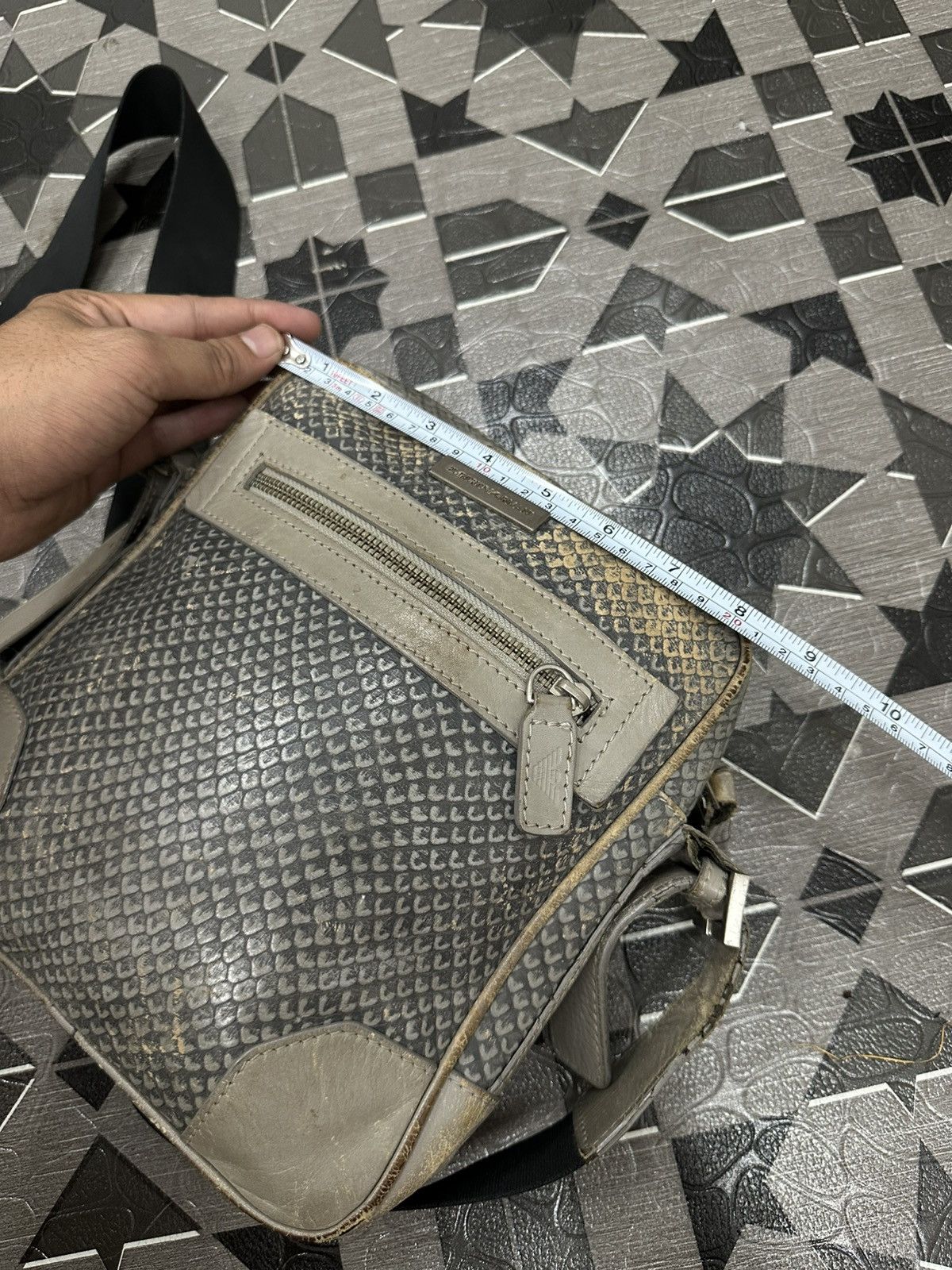 Emporio Armani Vintage 1990 Emporio Armani Fish Leather Sling Bag Size ONE SIZE - 14 Thumbnail