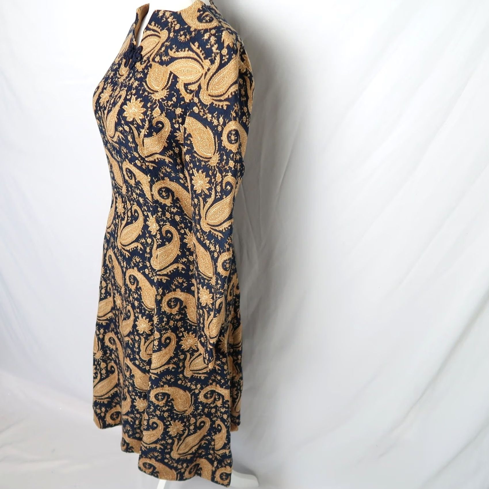 Vintage VINTAGE 60s navy blue and tan baroque paisley print midi dress Shirt Womens 10 blue paisley 60s party bohemian Size L / US 10 / IT 46 - 3 Thumbnail