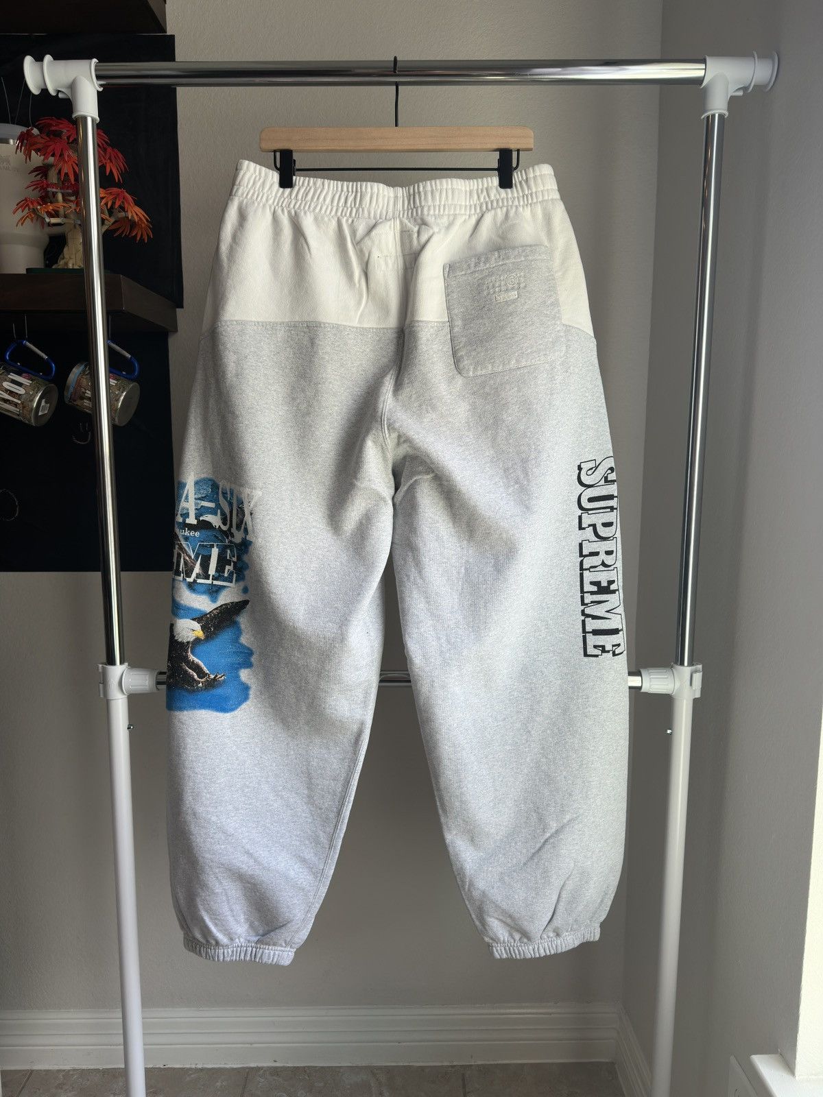 Maison Margiela × Supreme Supreme x MM6 Maison Margiela Eagle Sweatpants Grey Size US 34 / EU 50 - 2 Thumbnail