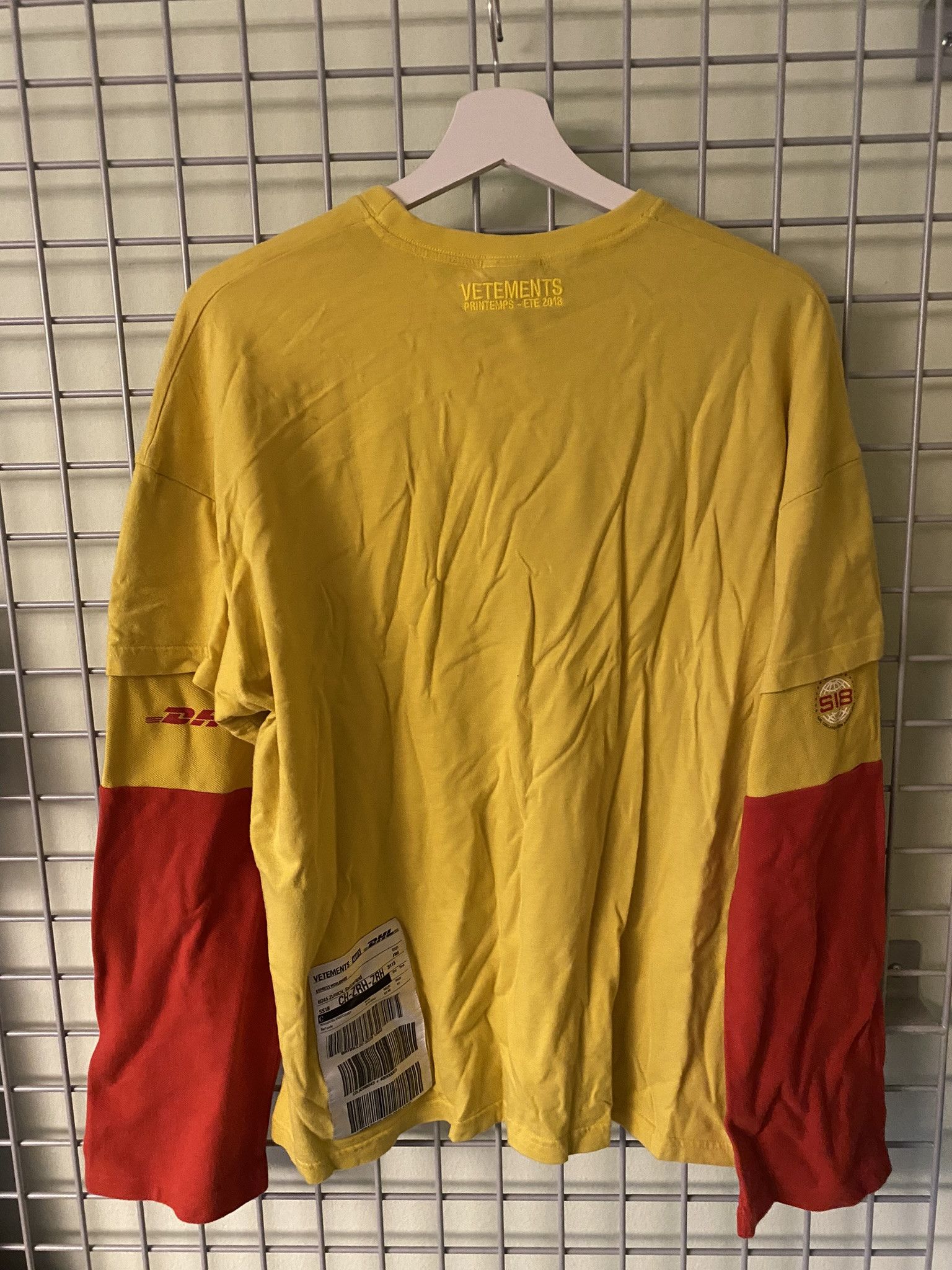 DHL × Vetements Vetements x DHL Longsleeve SS18 Size US L / EU 52-54 / 3 - 6 Thumbnail