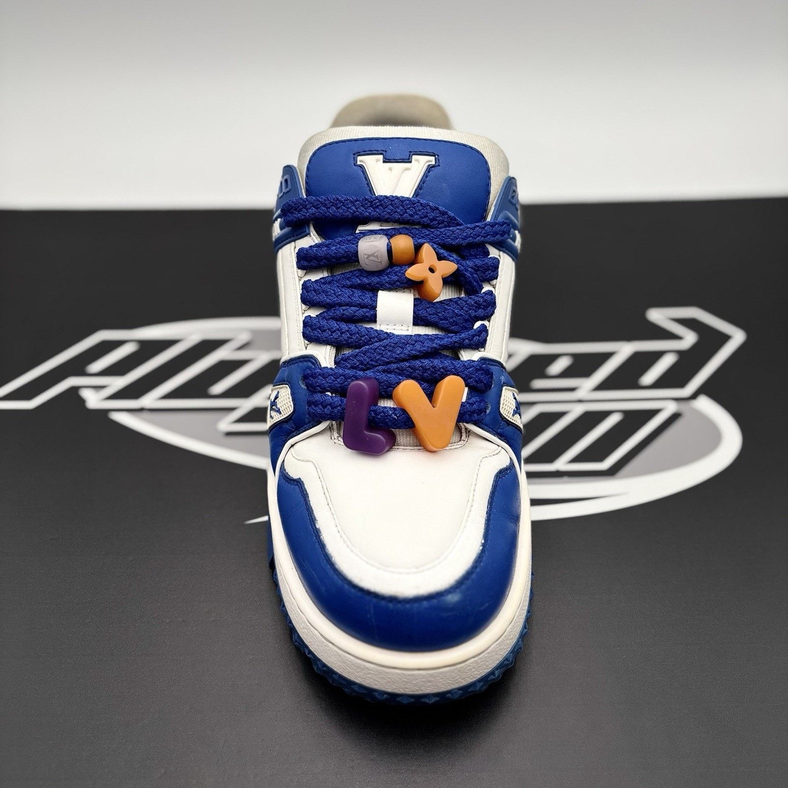Louis Vuitton (11.5-12 US) Louis Vuitton Maxi ' Blue White ' Size US 12 / EU 45 - 5 Thumbnail