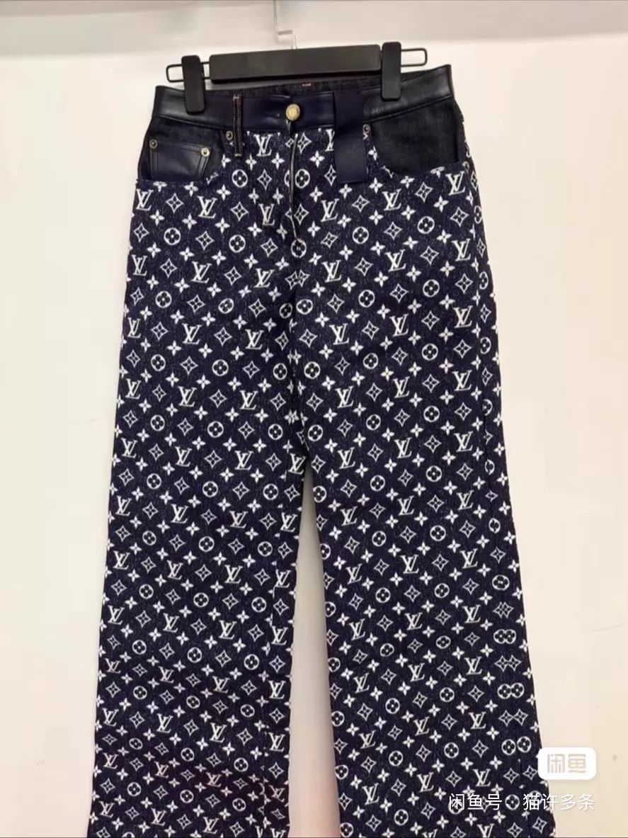 Louis Vuitton Men's LV 34W pants Size US 34 / EU 50 - 1 Thumbnail