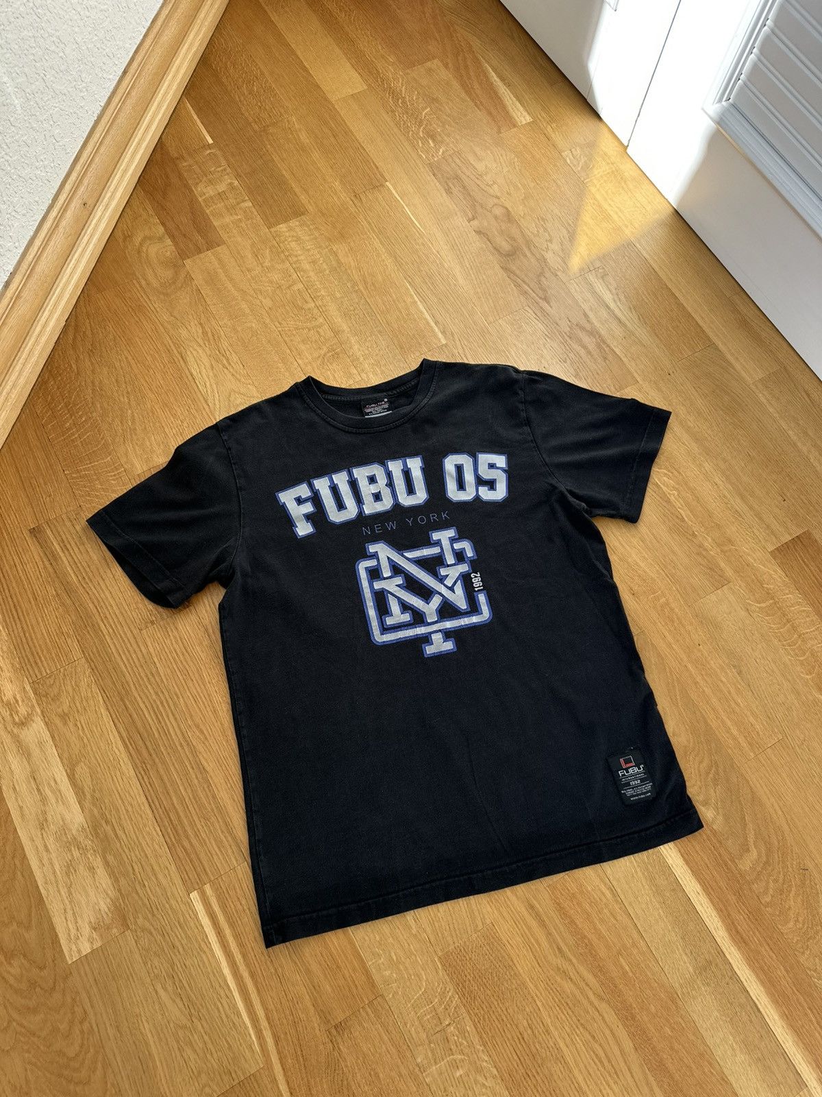 Fubu Vintage Fubu T-shirt 05 New York Logo Size US L / EU 52-54 / 3 - 1 Thumbnail