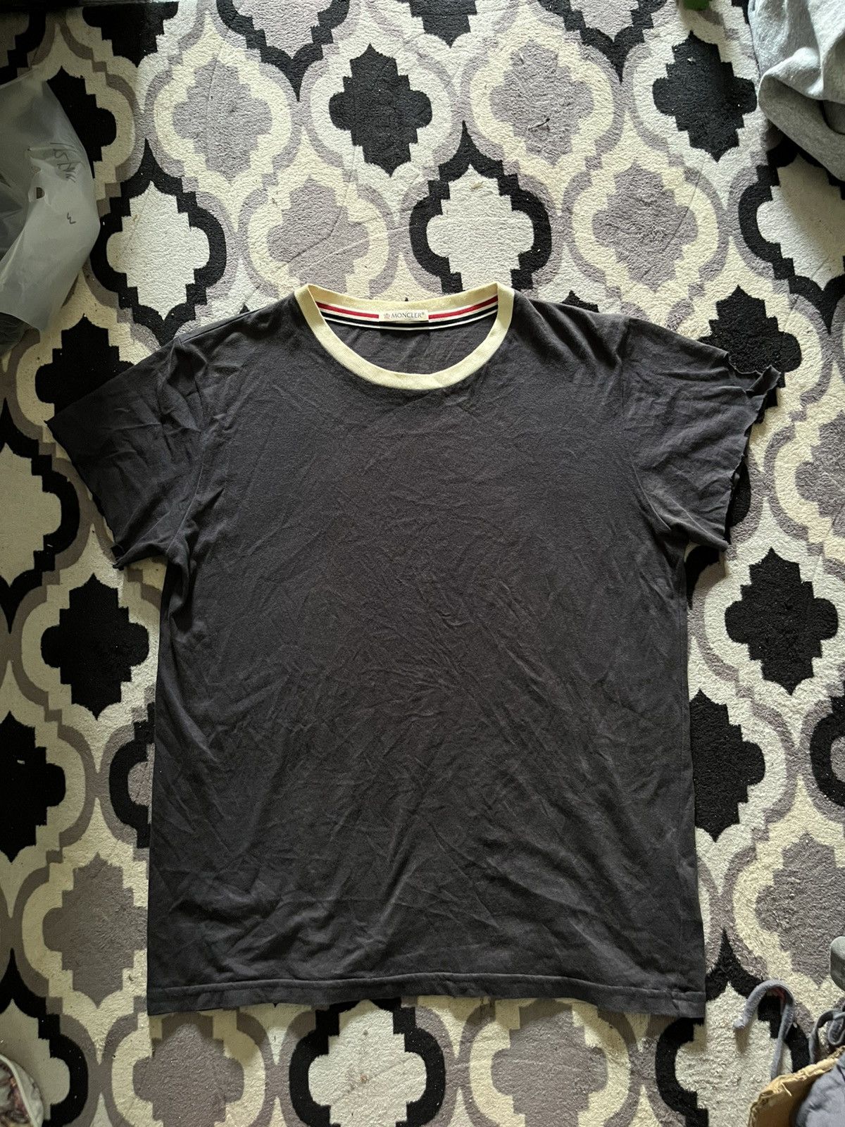 Moncler Maglia destroyed tshirt Size US S / EU 44-46 / 1 - 1 Thumbnail