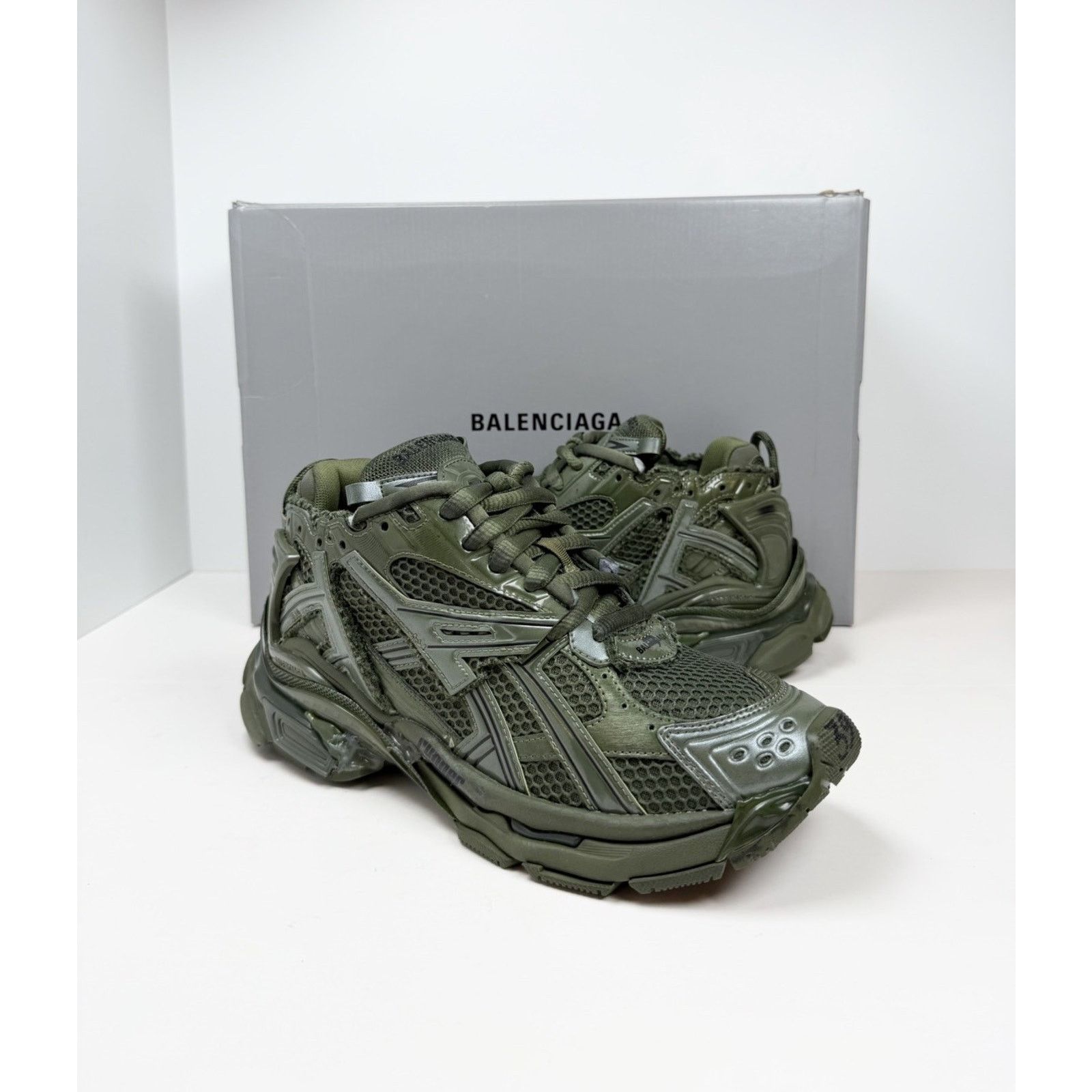 Balenciaga Size 39EU/6US - Balenciaga Runner Olive Green Size US 6 / EU 39 - 2 Thumbnail