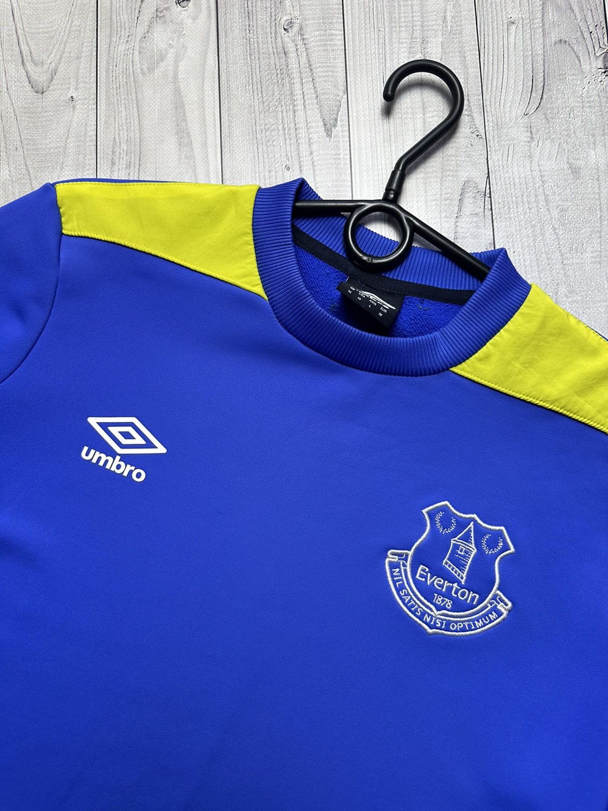 Umbro Vintage Umbro Everton soccer sweatshirt logo blue size M Size US M / EU 48-50 / 2 - 3 Thumbnail