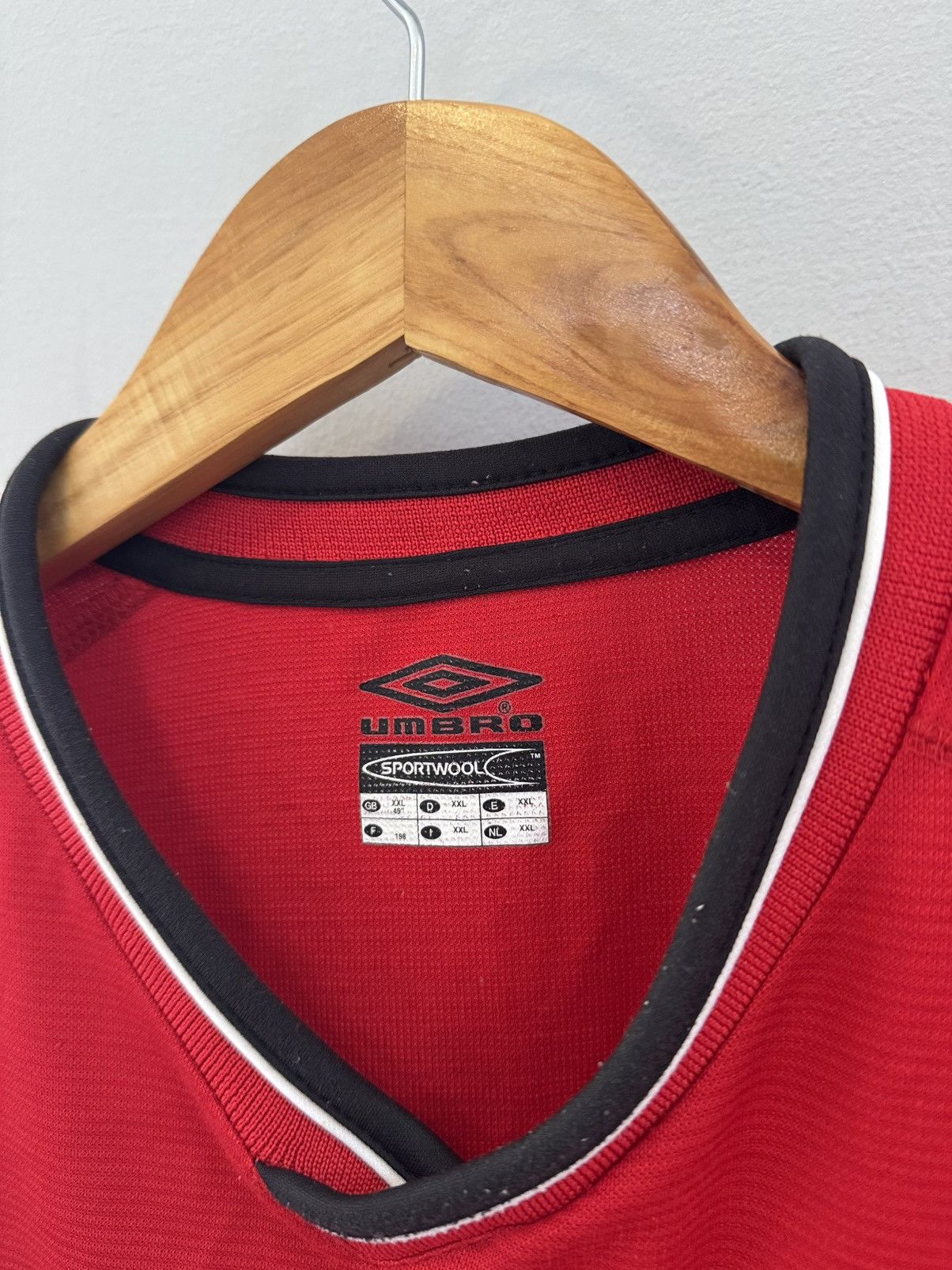 Umbro × Vintage 2000-2002 FC Manchester United Umbro Vodafone jersey vintage Size US XL / EU 56 / 4 - 11 Thumbnail