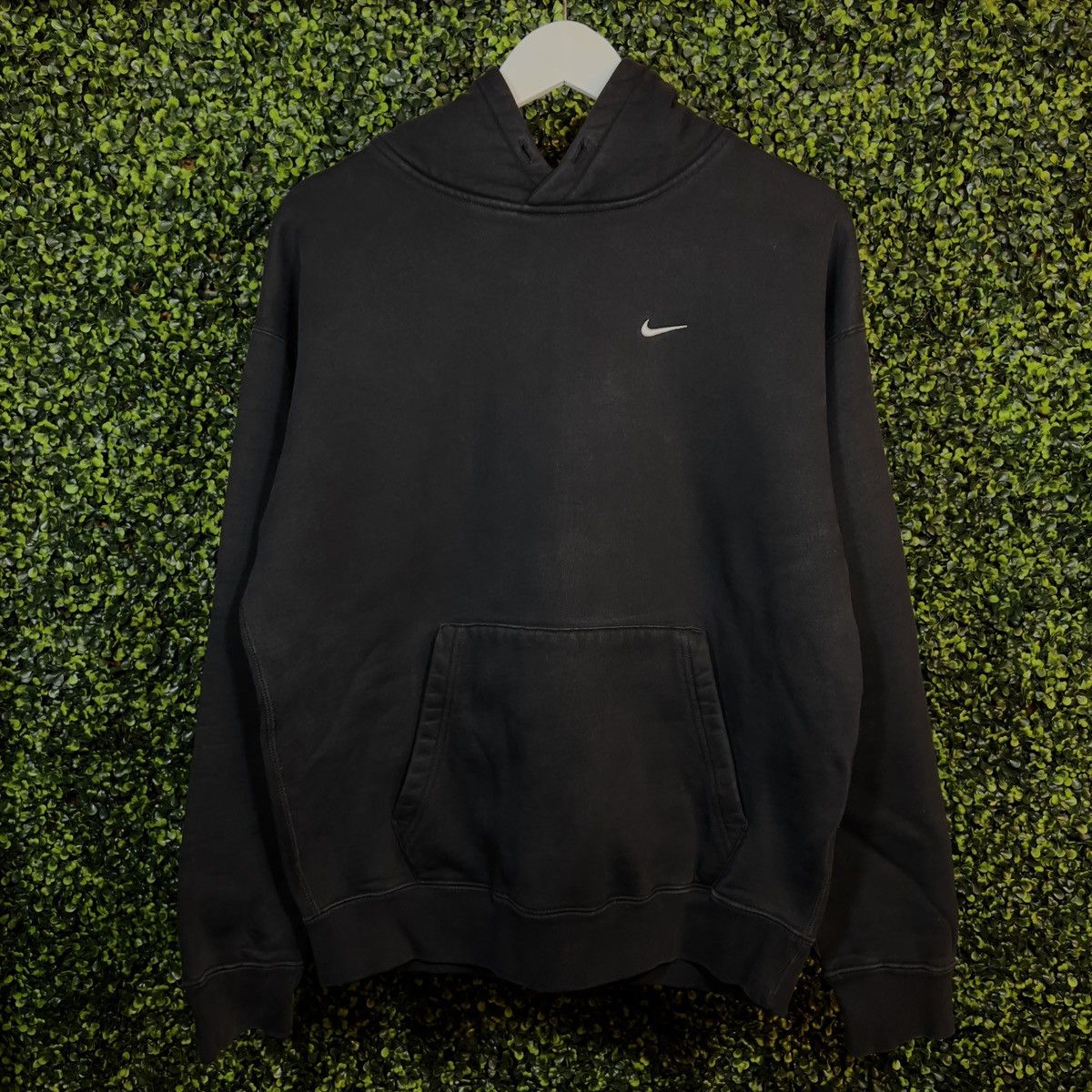 Image of Nike Heavyweight Embroidered Solo Swoosh Pullover Hoodie in Black/White, Men's (Size Small)