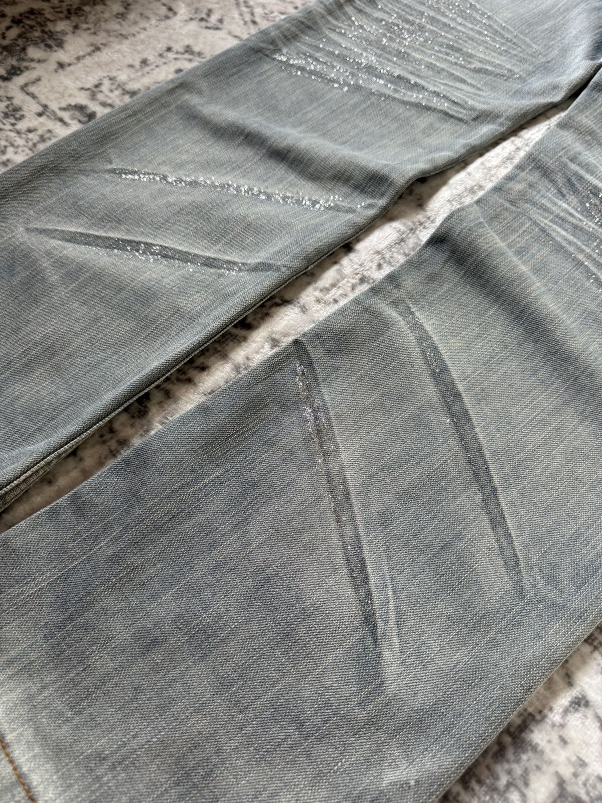 GOSTAR DE FUGA × Japanese Brand × Vintage Jue Dini Japan Smokey Gray Whisker & Claw Mark Glitter Jeans Size US 30 / EU 46 - 16 Thumbnail