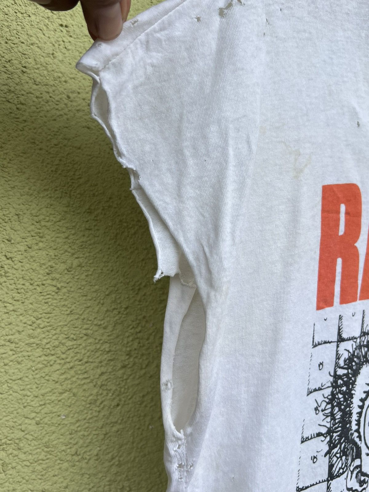 Vintage Vintage distressed Hanes ramones punk rock band tee Size US L / EU 52-54 / 3 - 6 Thumbnail