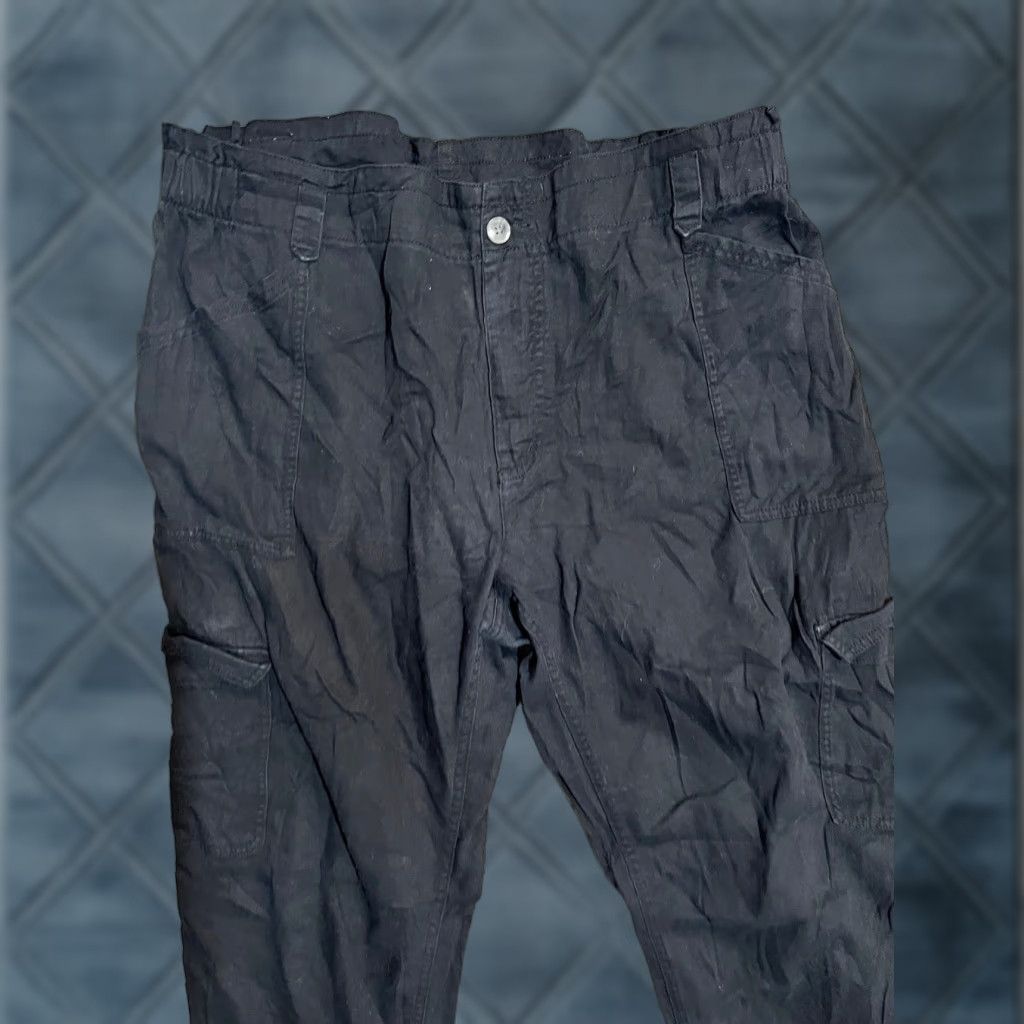 Old Navy Old Navy Cargo Pants Women’s XL Black Low Rise Cropped Distressed Size 40" / US 18 - 1 Thumbnail