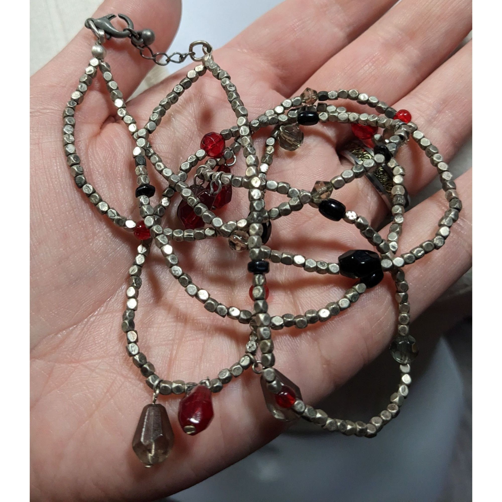 Handmade Handmade Layered Red Glass And Silver Tone Metal Beaded Neck Size ONE SIZE - 3 Thumbnail