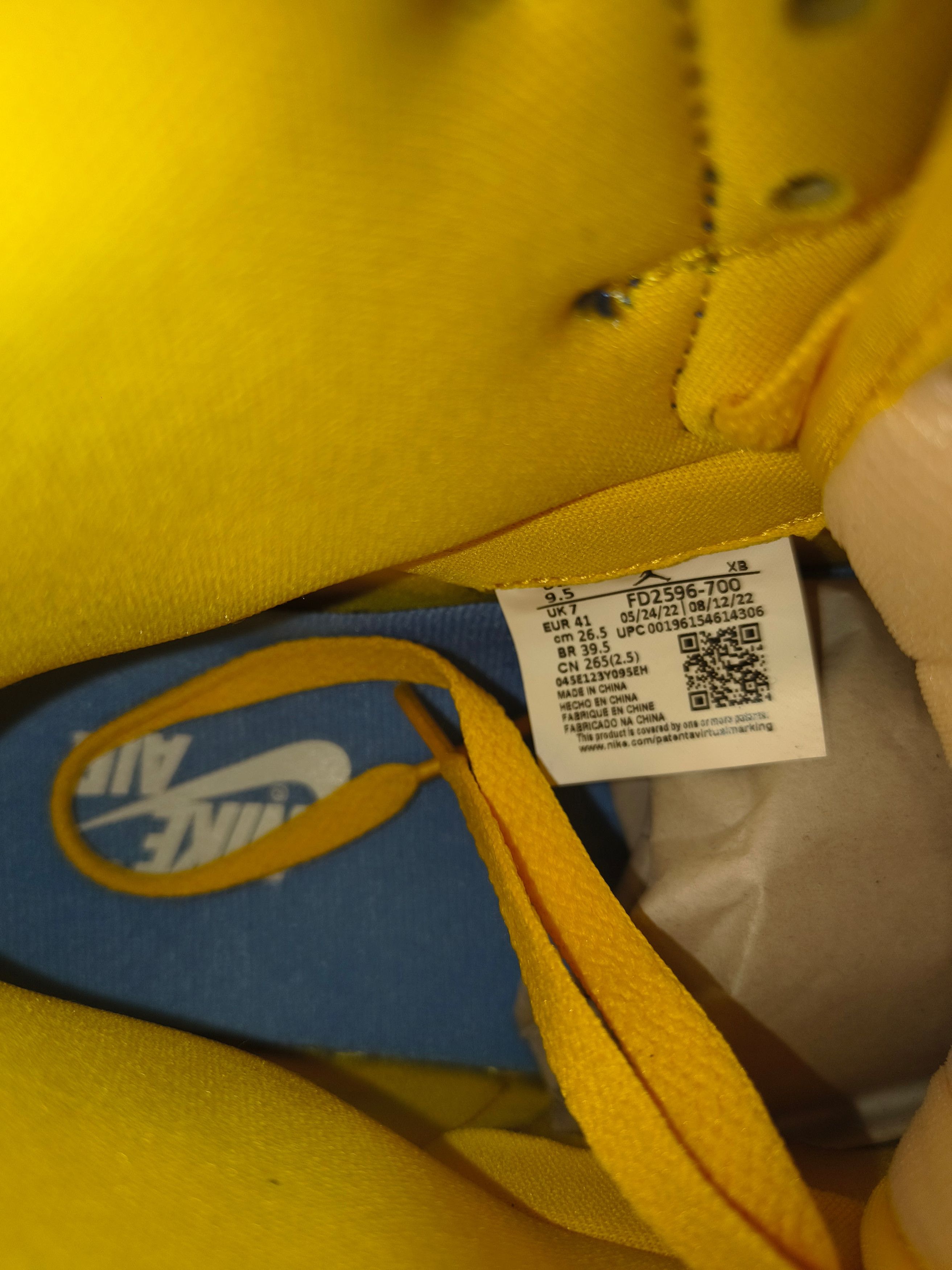 Nike Nike Women's Air Jordan 1 Retro High OG "Reverse Laney" - DS Size US 9.5 / IT 39.5 - 9 Thumbnail